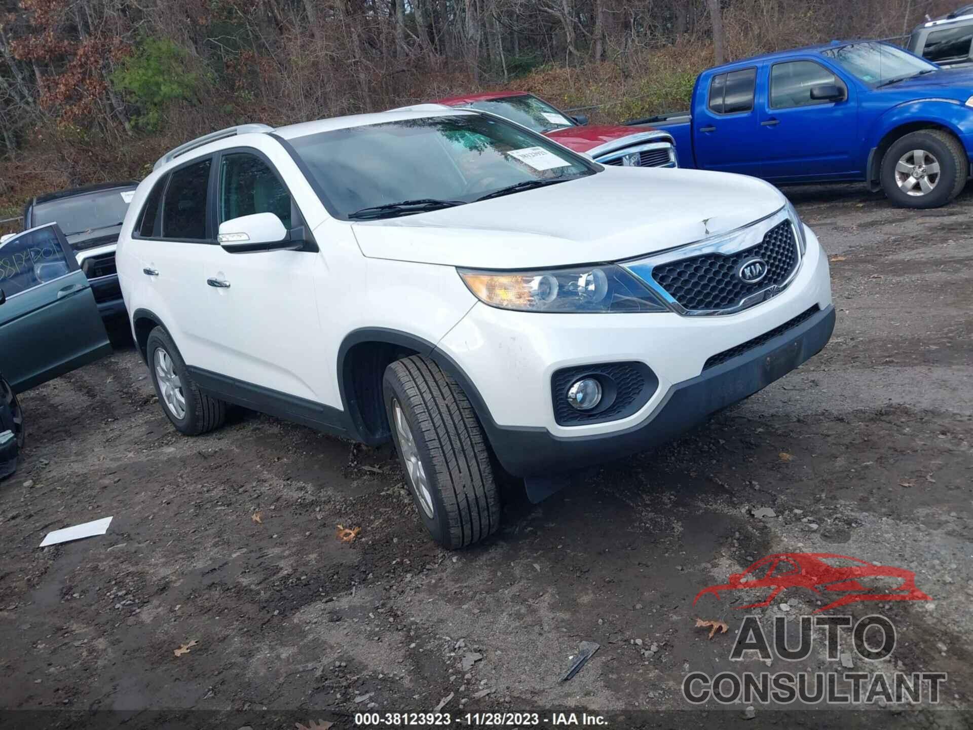 KIA SORENTO 2011 - 5XYKT3A10BG003129
