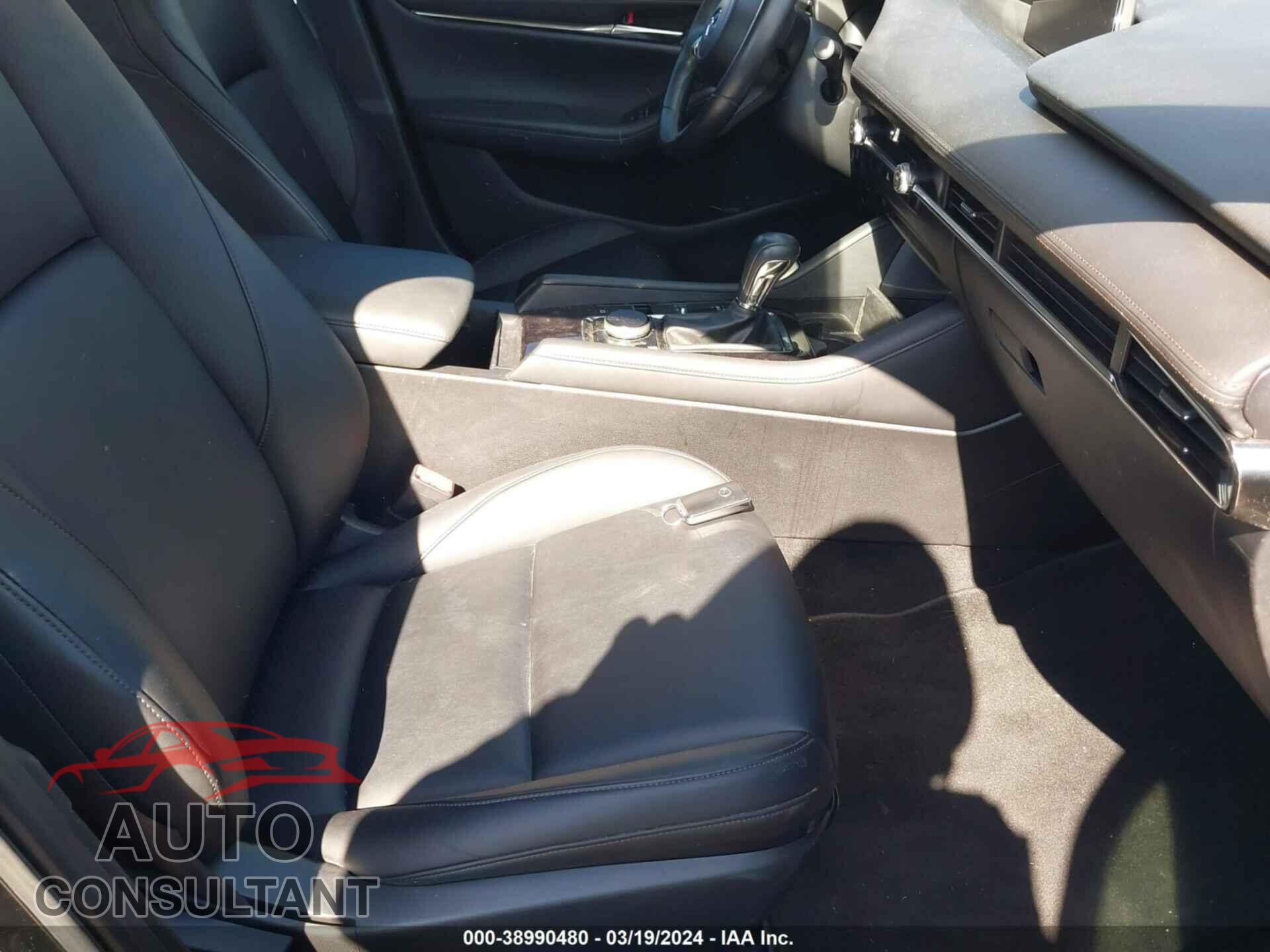 MAZDA MAZDA3 2019 - JM1BPACL4K1107064