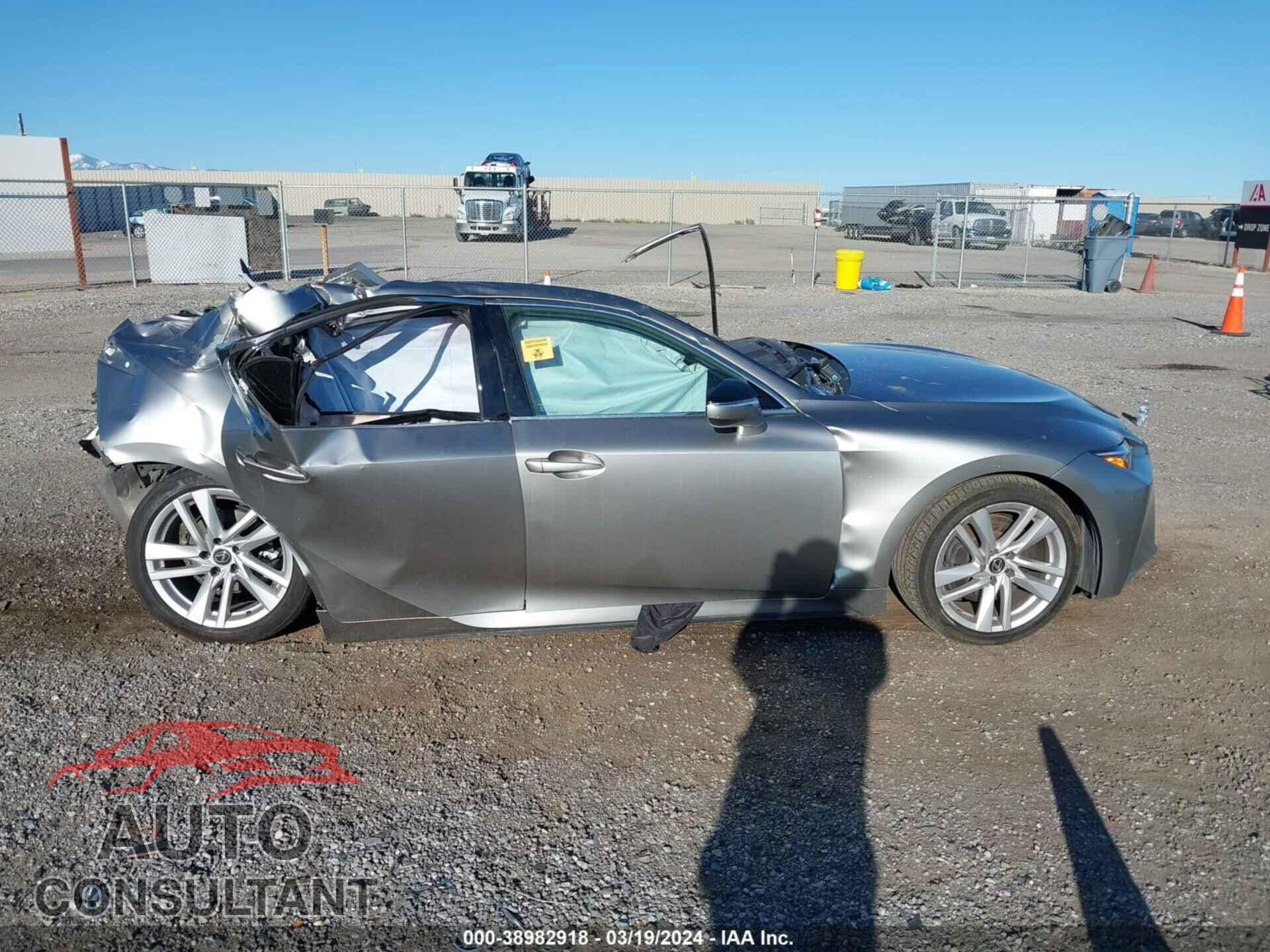 LEXUS IS 2021 - JTHCA1D29M5110077