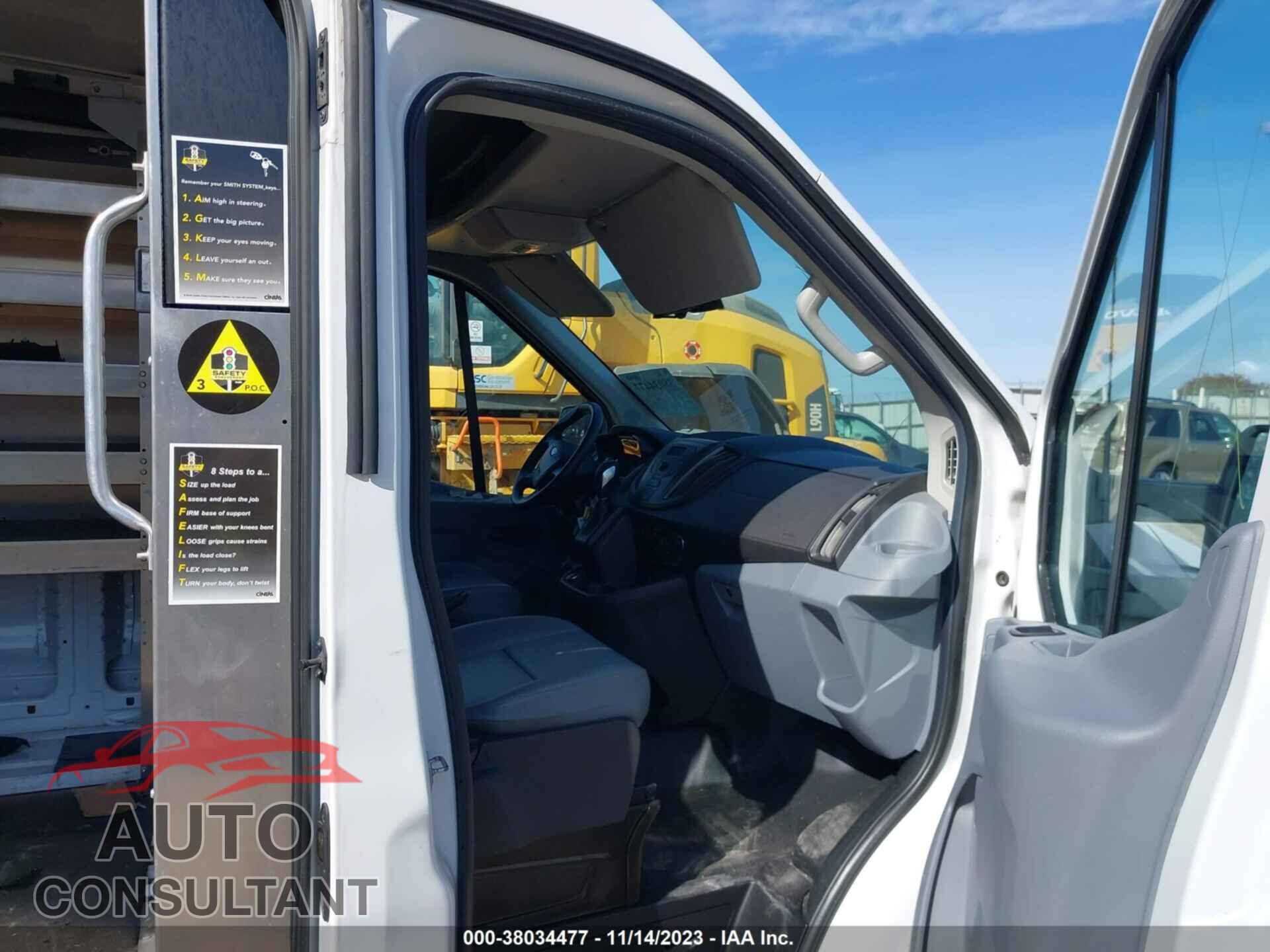FORD TRANSIT-150 2018 - 1FTYE2CM3JKB37471