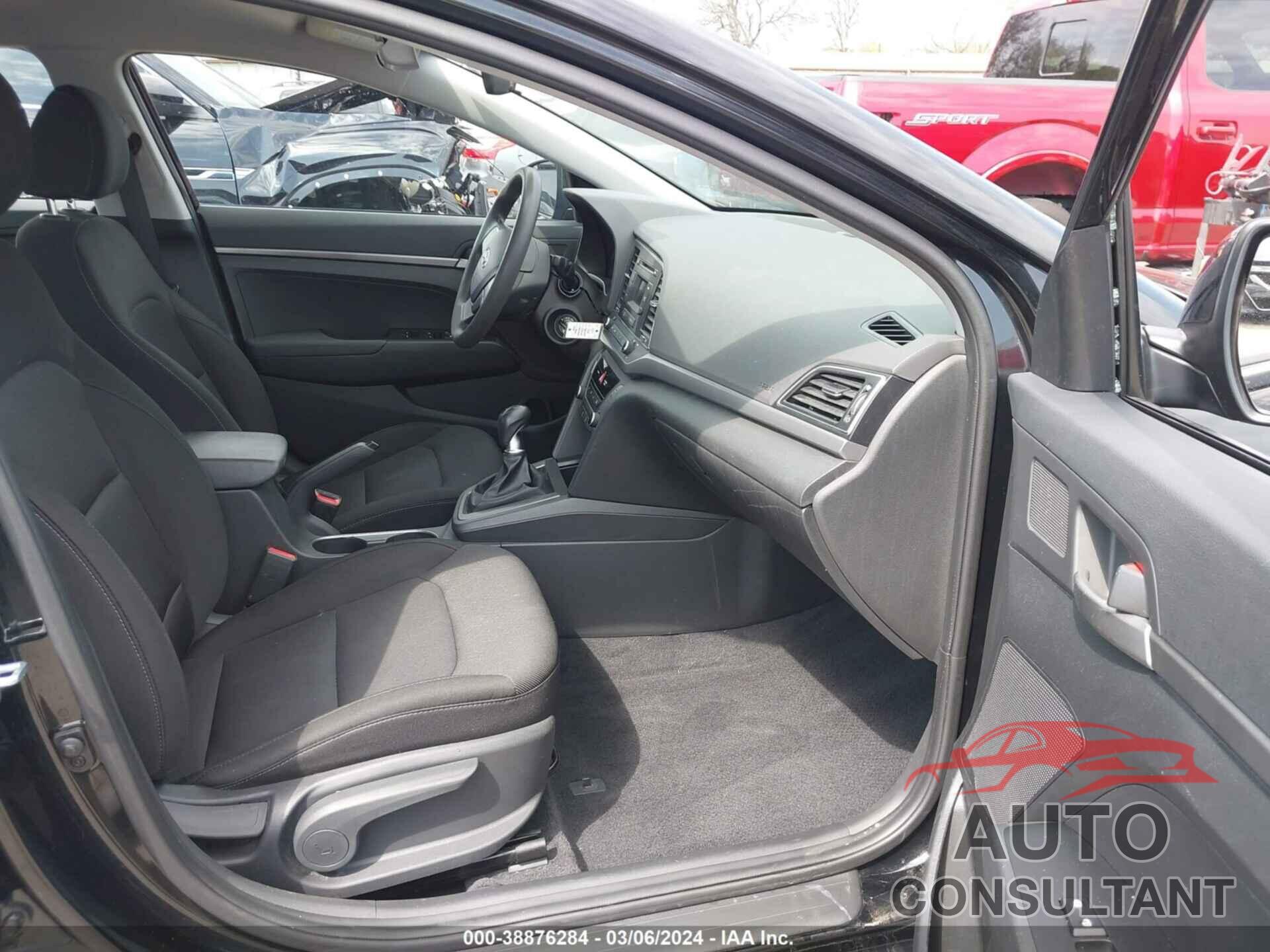 HYUNDAI ELANTRA 2018 - 5NPD74LF8JH289606