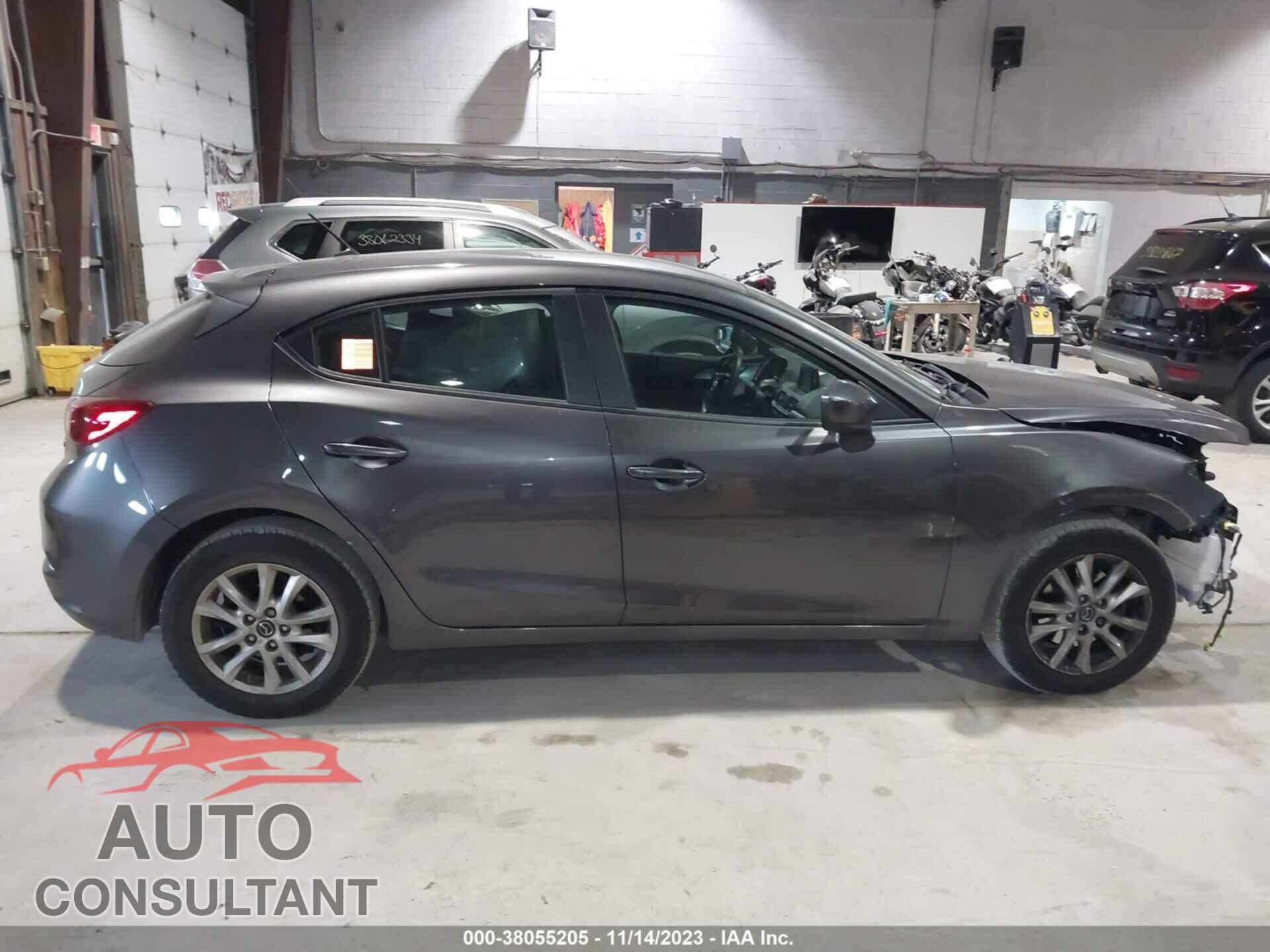 MAZDA MAZDA3 2018 - 3MZBN1K79JM212675