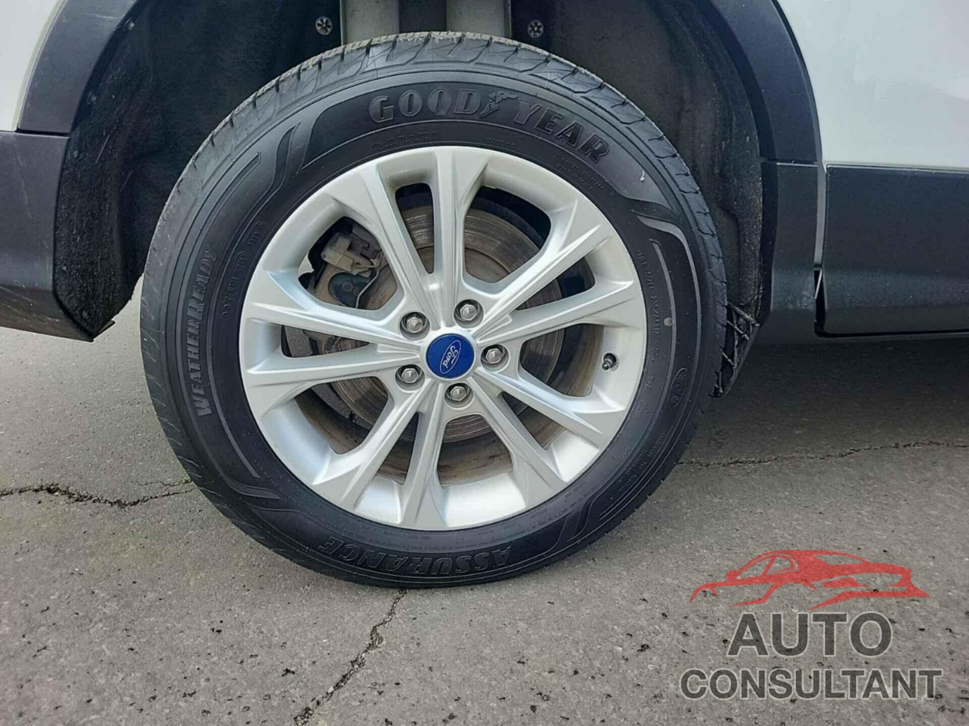 FORD ESCAPE 2017 - 1FMCU9GD7HUC04700