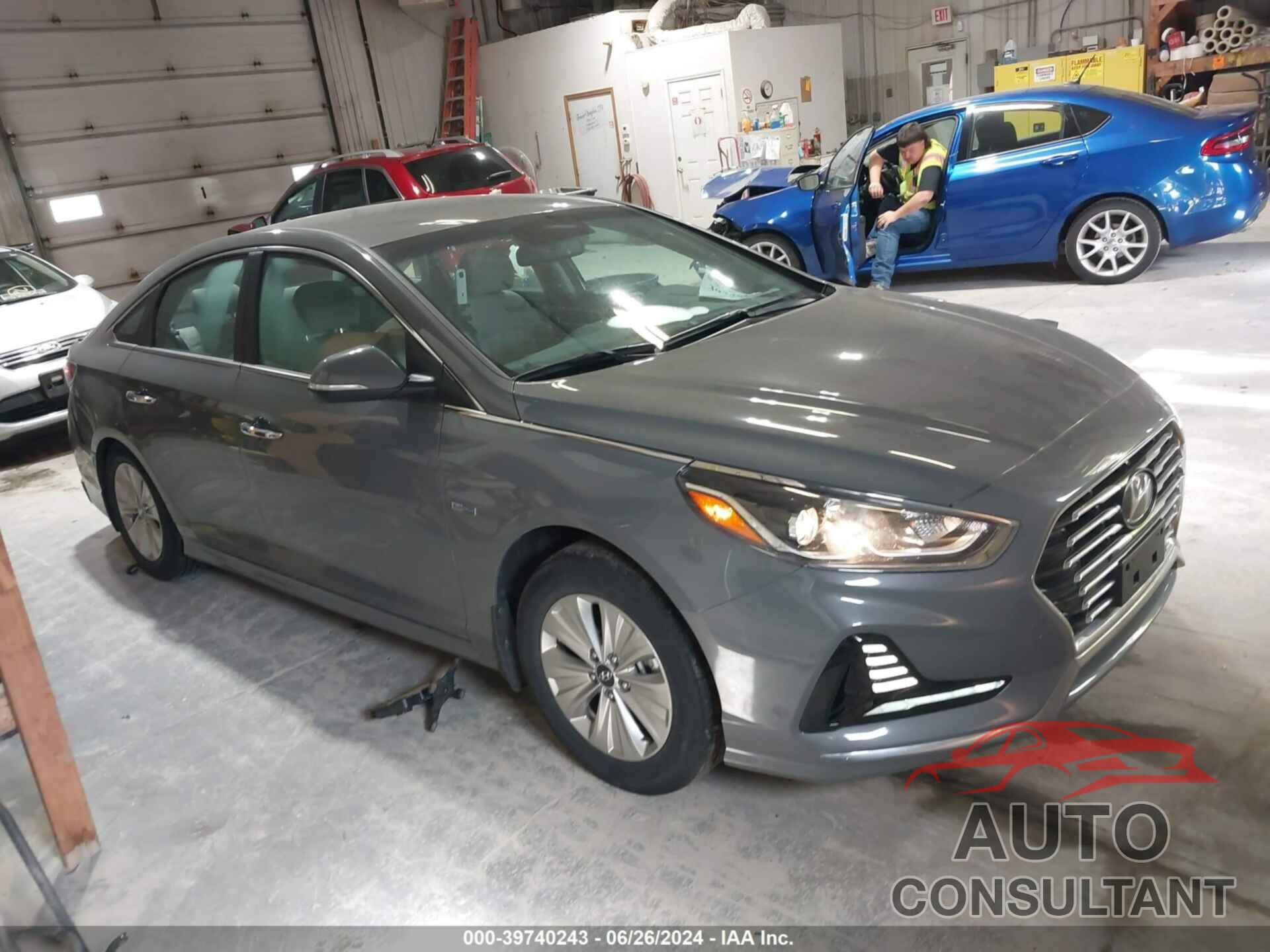 HYUNDAI SONATA HYBRID 2019 - KMHE24L31KA093696