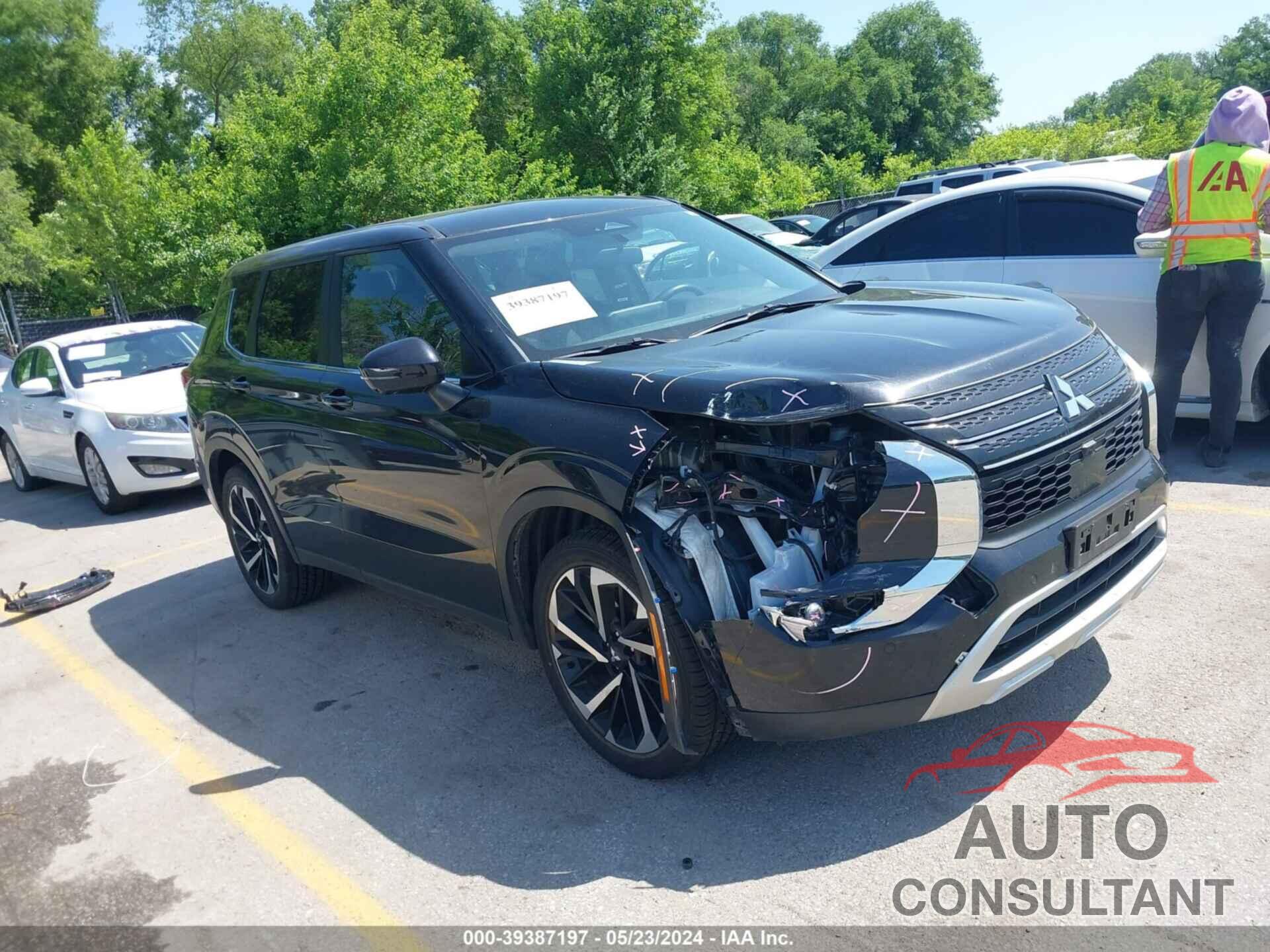 MITSUBISHI OUTLANDER 2023 - JA4J3UA8XPZ014088