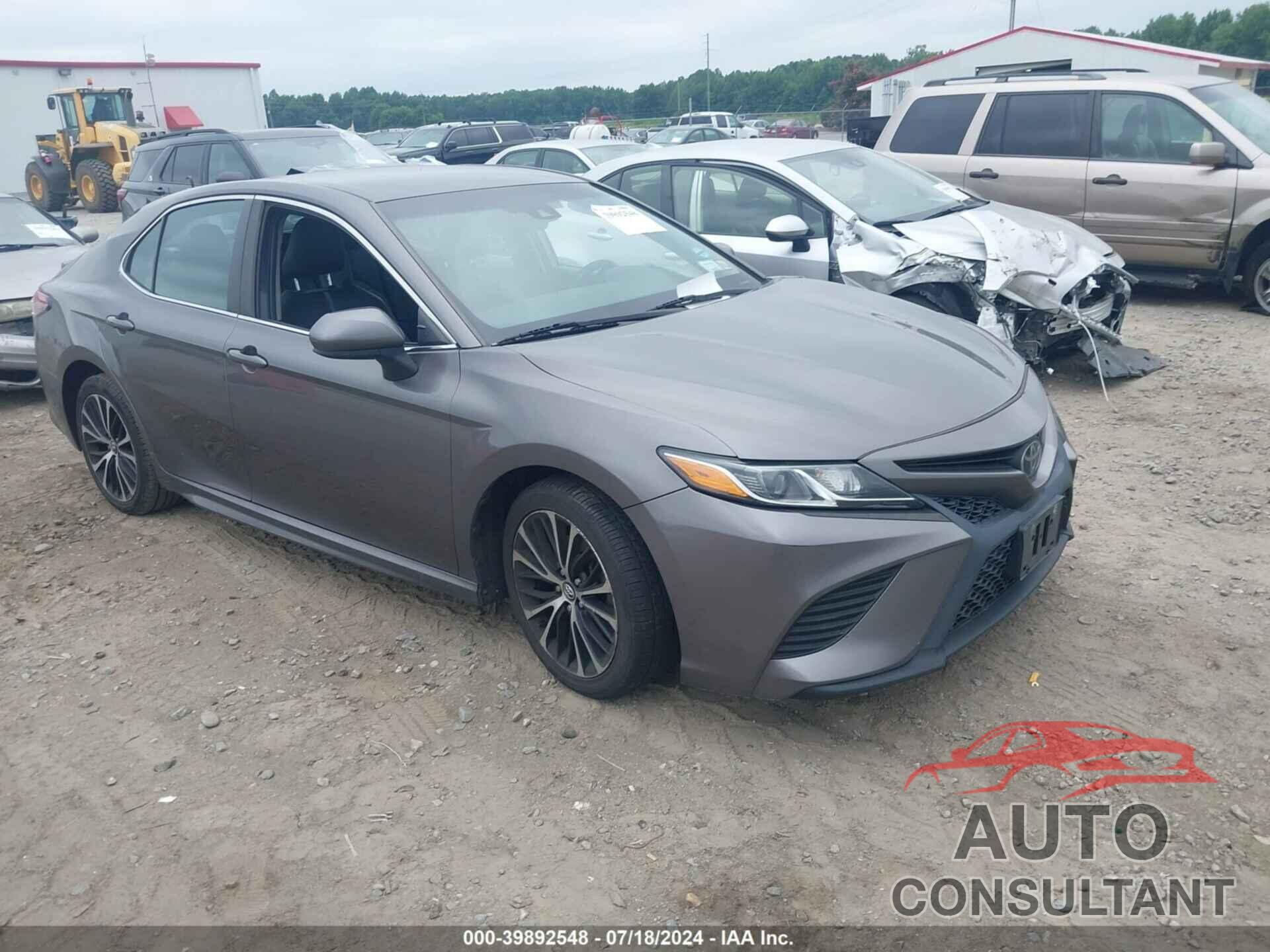 TOYOTA CAMRY 2018 - 4T1B11HK2JU018877