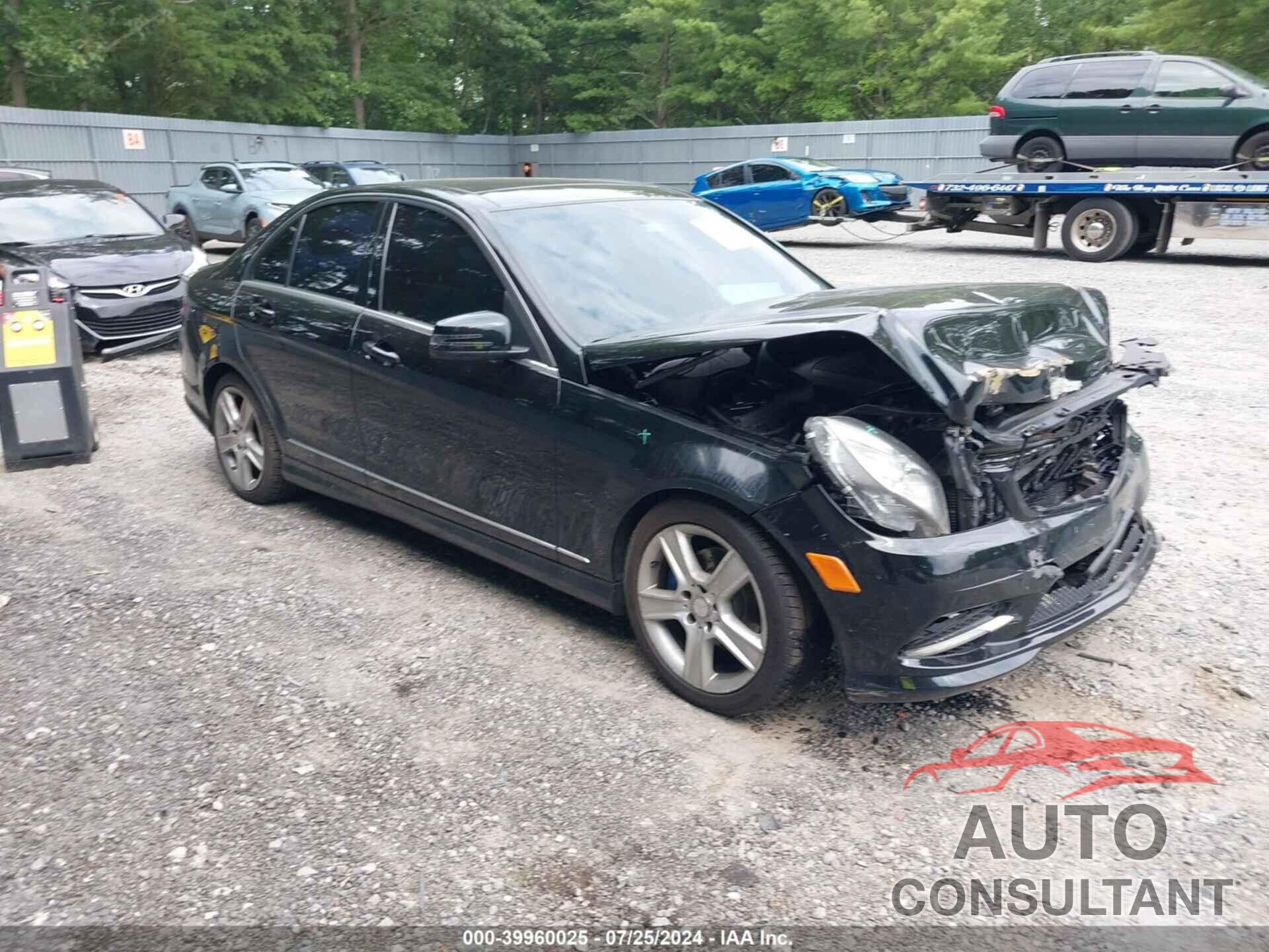 MERCEDES-BENZ C 300 2011 - WDDGF8BBXBR164824