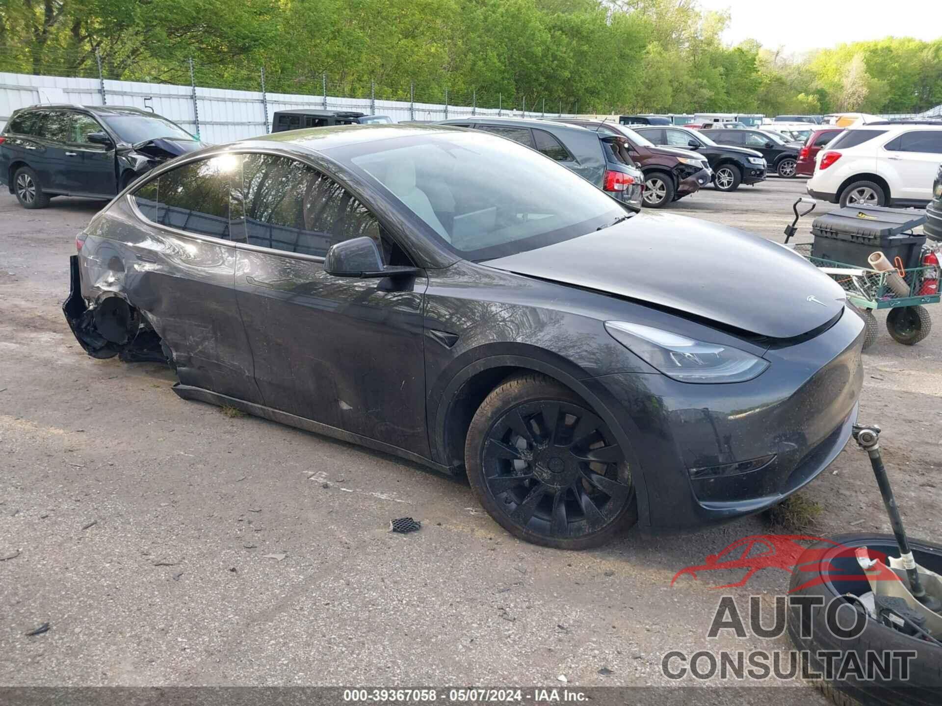 TESLA MODEL Y 2024 - 7SAYGDEE1RA228680