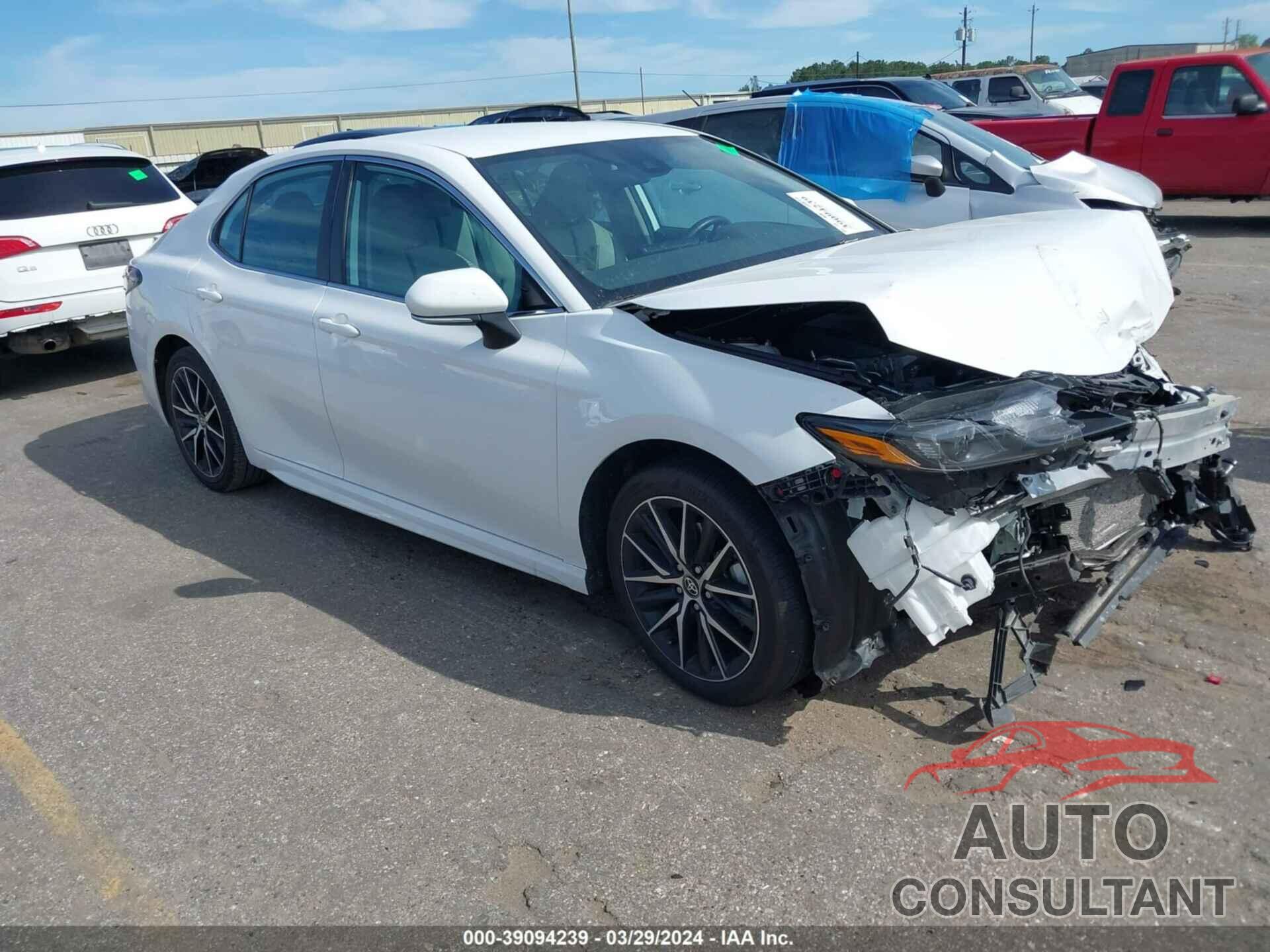 TOYOTA CAMRY 2023 - 4T1G11AK6PU741950