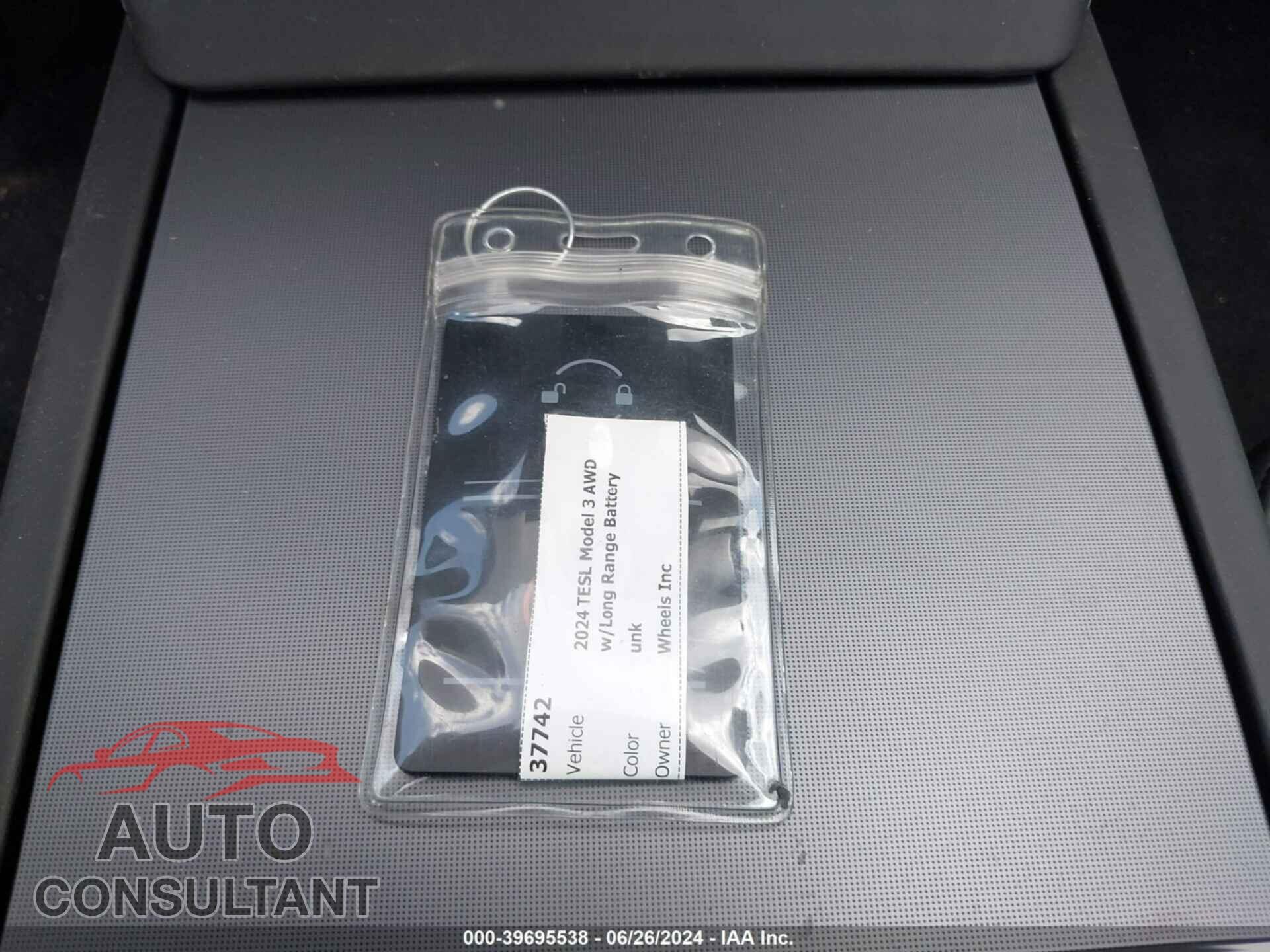 TESLA MODEL 3 2024 - 5YJ3E1EB5RF742892