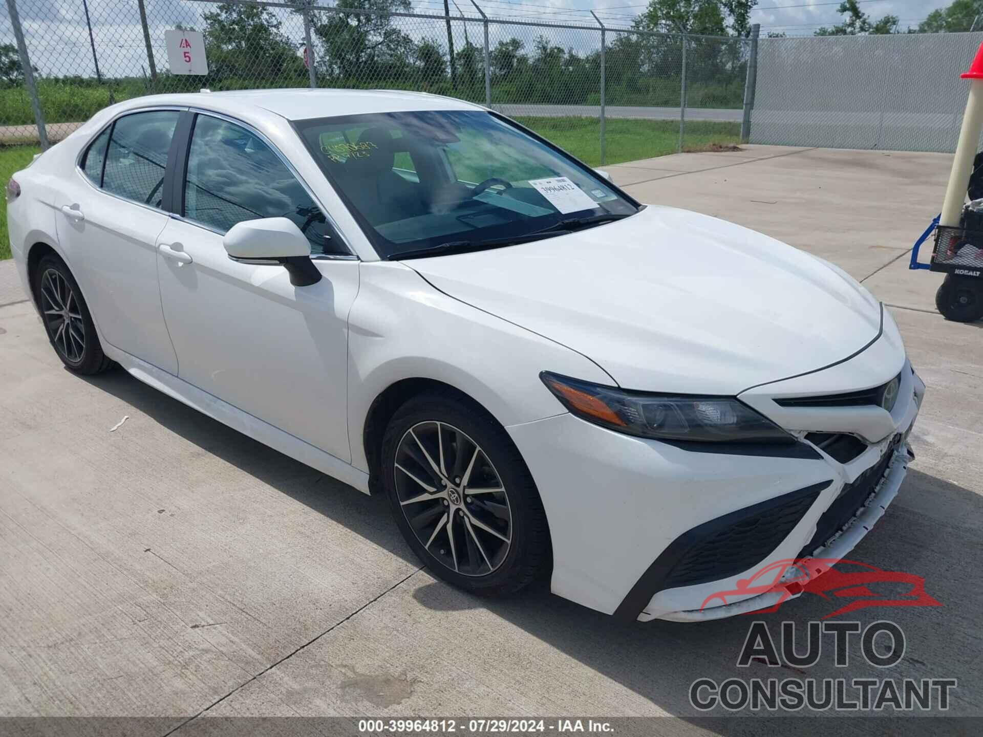 TOYOTA CAMRY 2022 - 4T1G11AK6NU069899