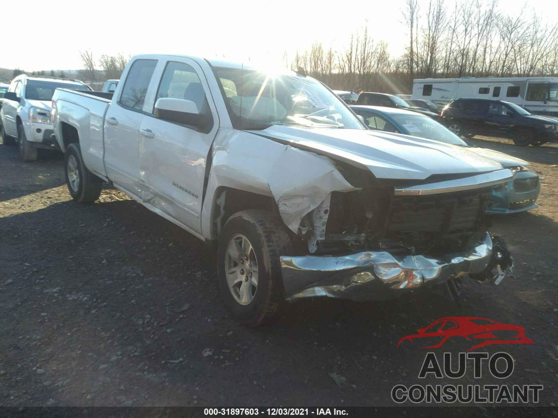 CHEVROLET SILVERADO 1500 2018 - 1GCRCREC1JZ195996