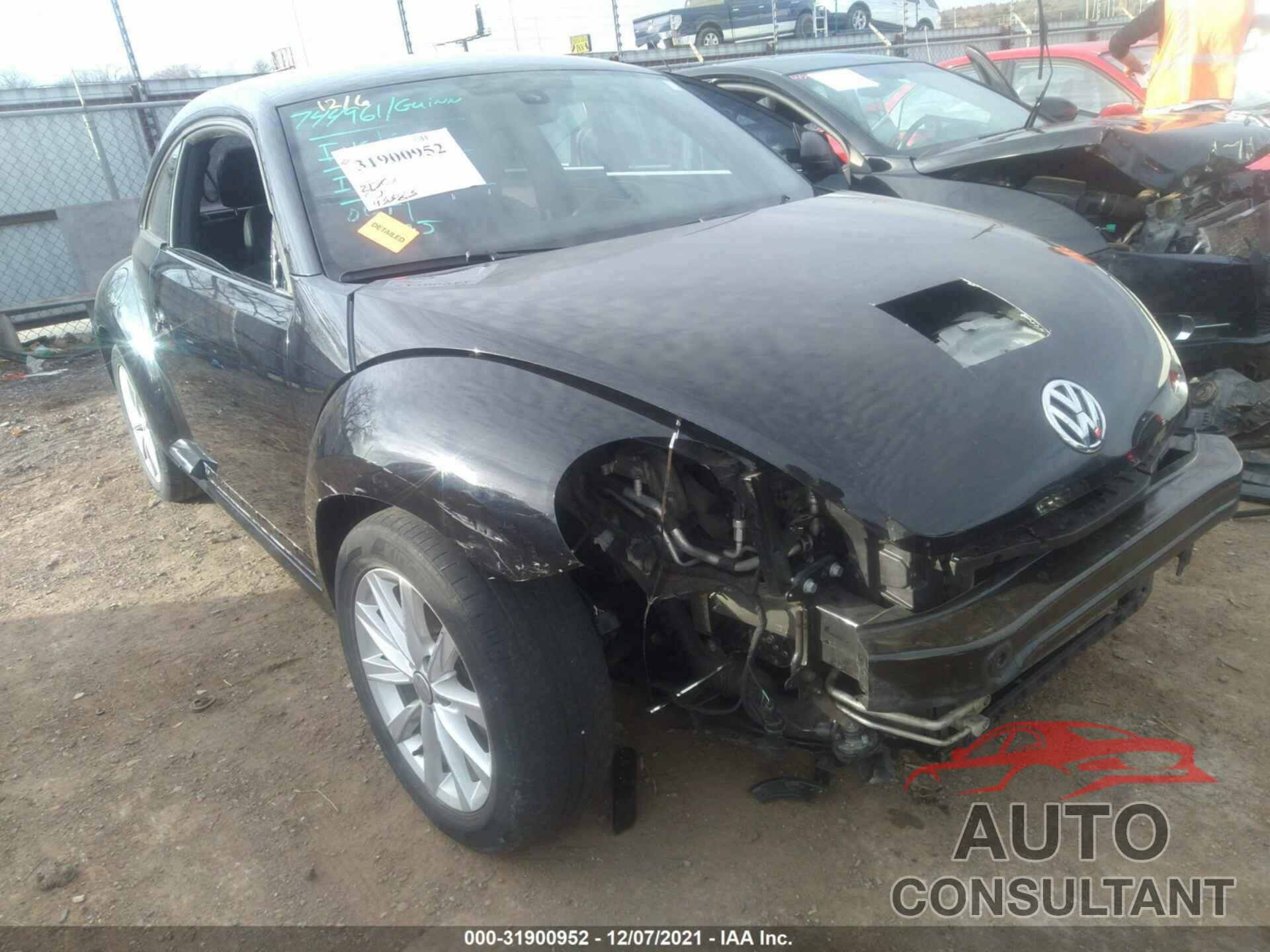 VOLKSWAGEN BEETLE 2018 - 3VWFD7AT9JM710901