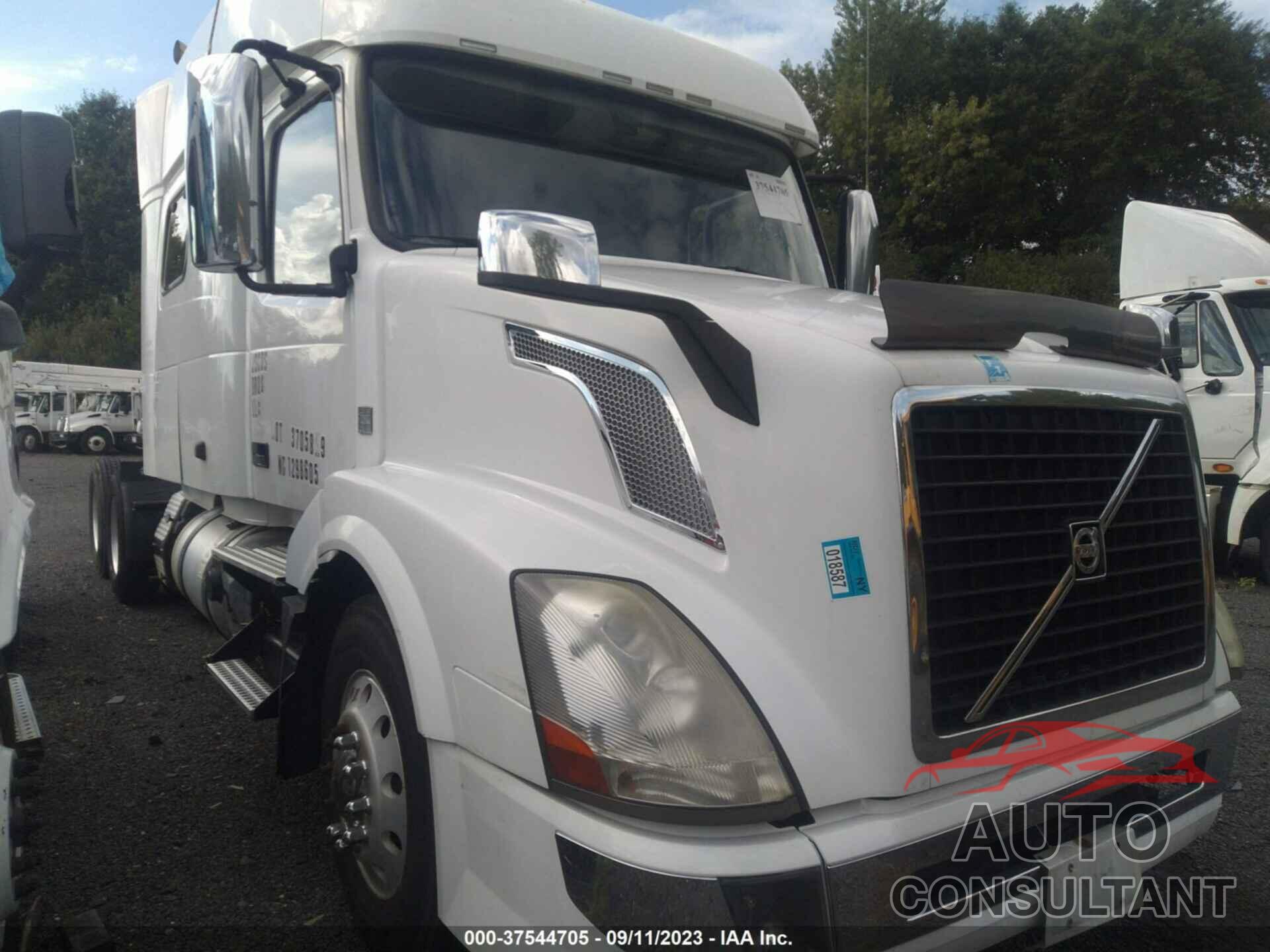 VOLVO VN 2016 - 4V4NC9EH8GN952004