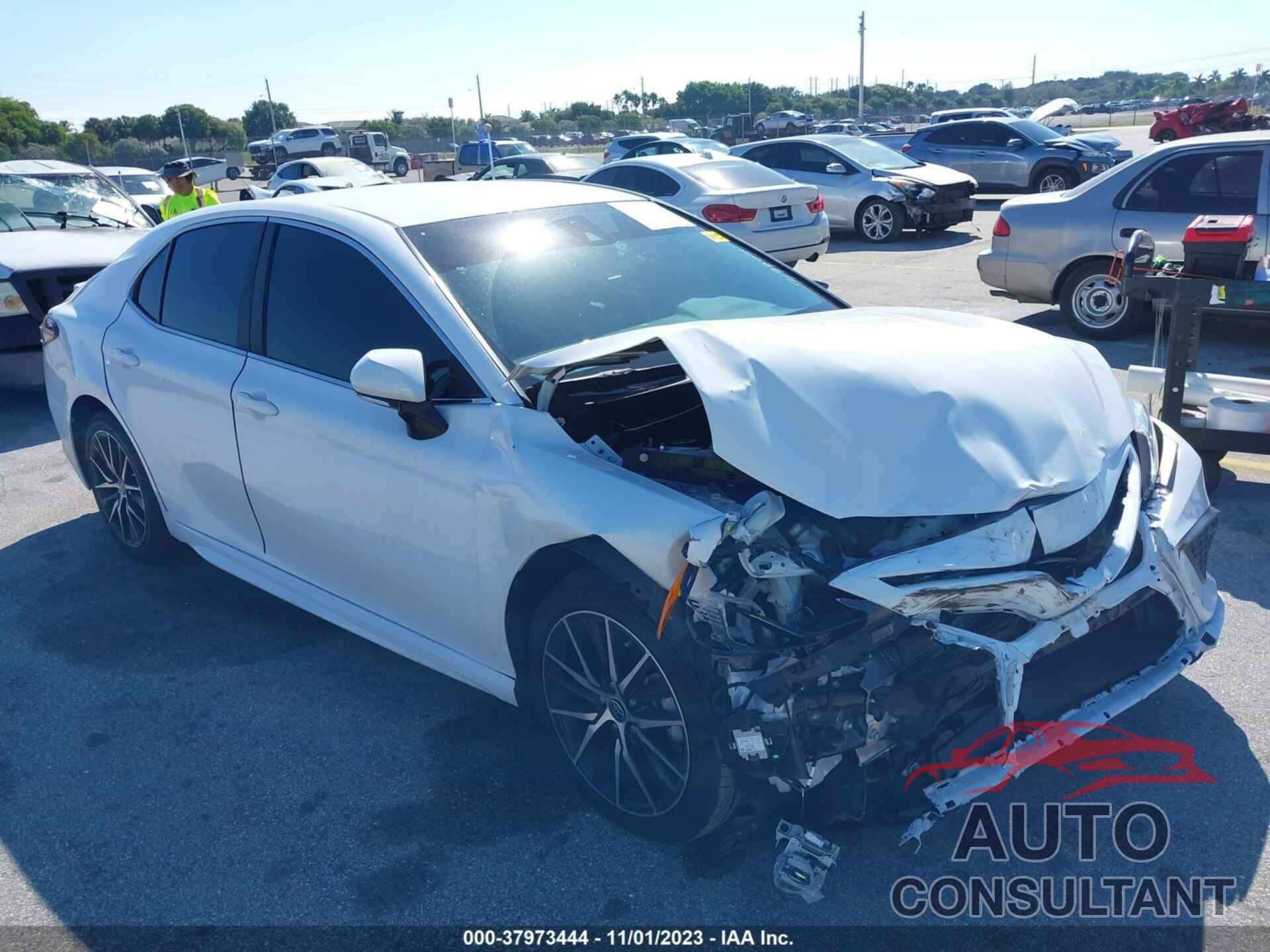 TOYOTA CAMRY 2023 - 4T1G11AK4PU719977