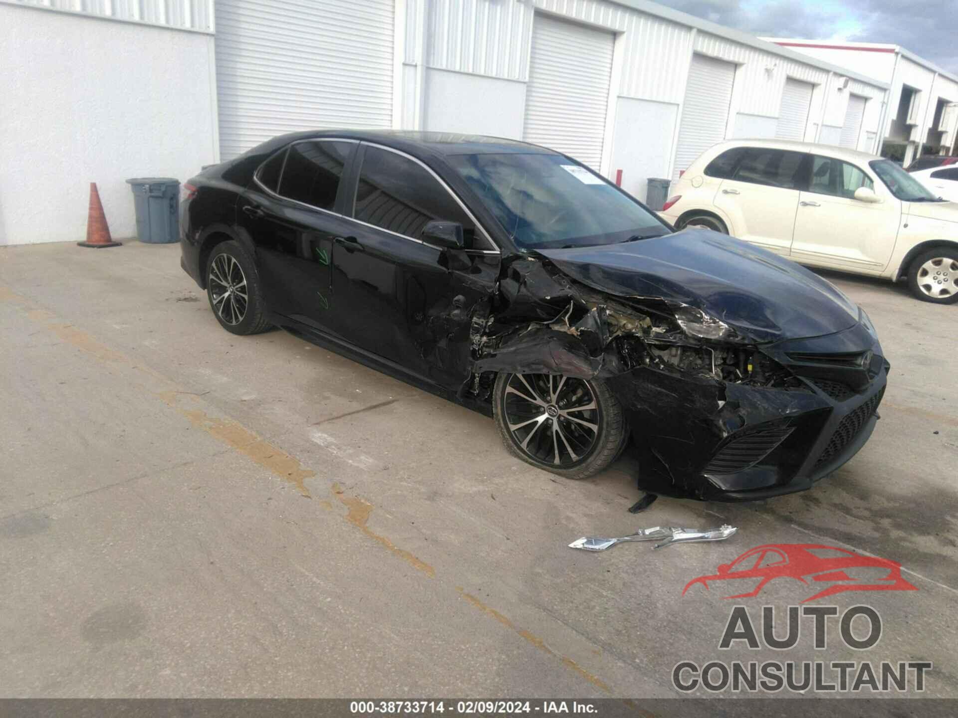 TOYOTA CAMRY 2018 - 4T1B11HK8JU650962
