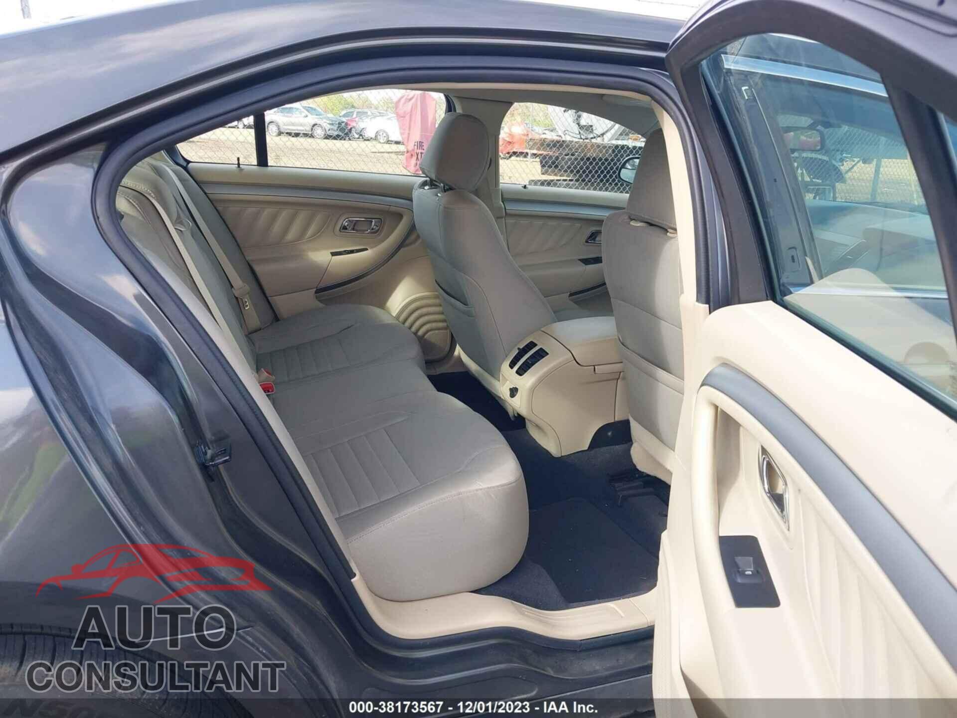 FORD TAURUS 2019 - 1FAHP2D85KG105451