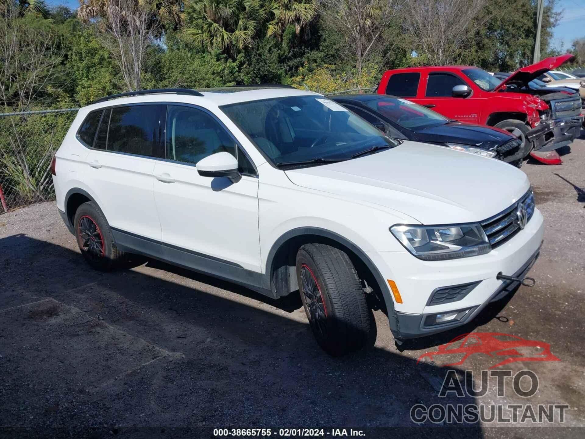 VOLKSWAGEN TIGUAN 2018 - 3VV3B7AX0JM039716