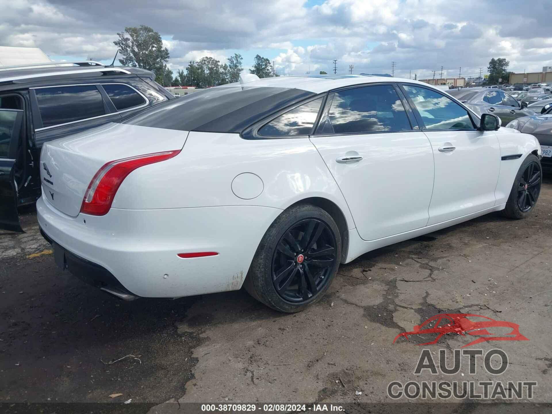 JAGUAR XJ 2016 - SAJWA2G78G8V99264