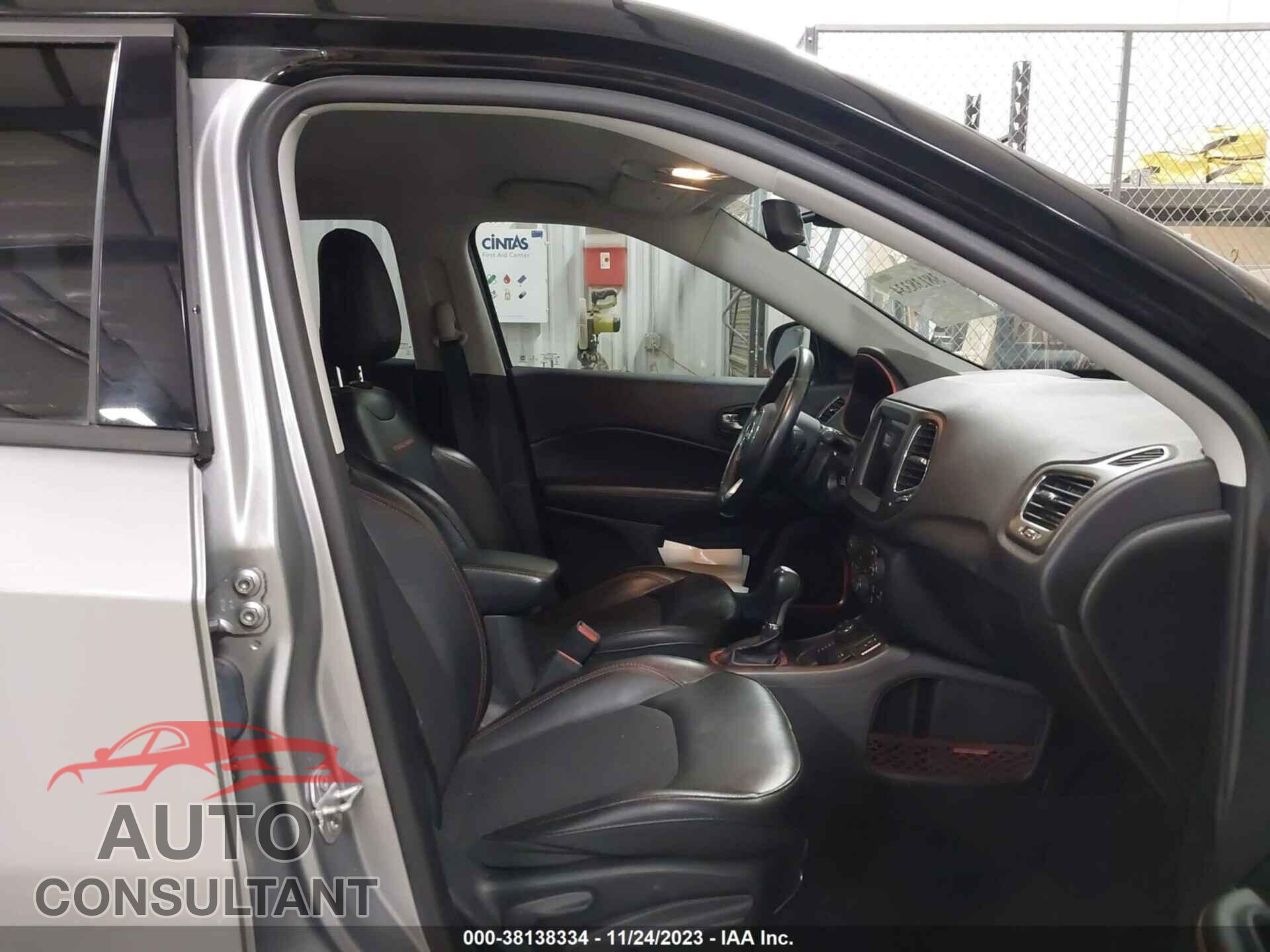 JEEP COMPASS 2019 - 3C4NJDDB2KT669012