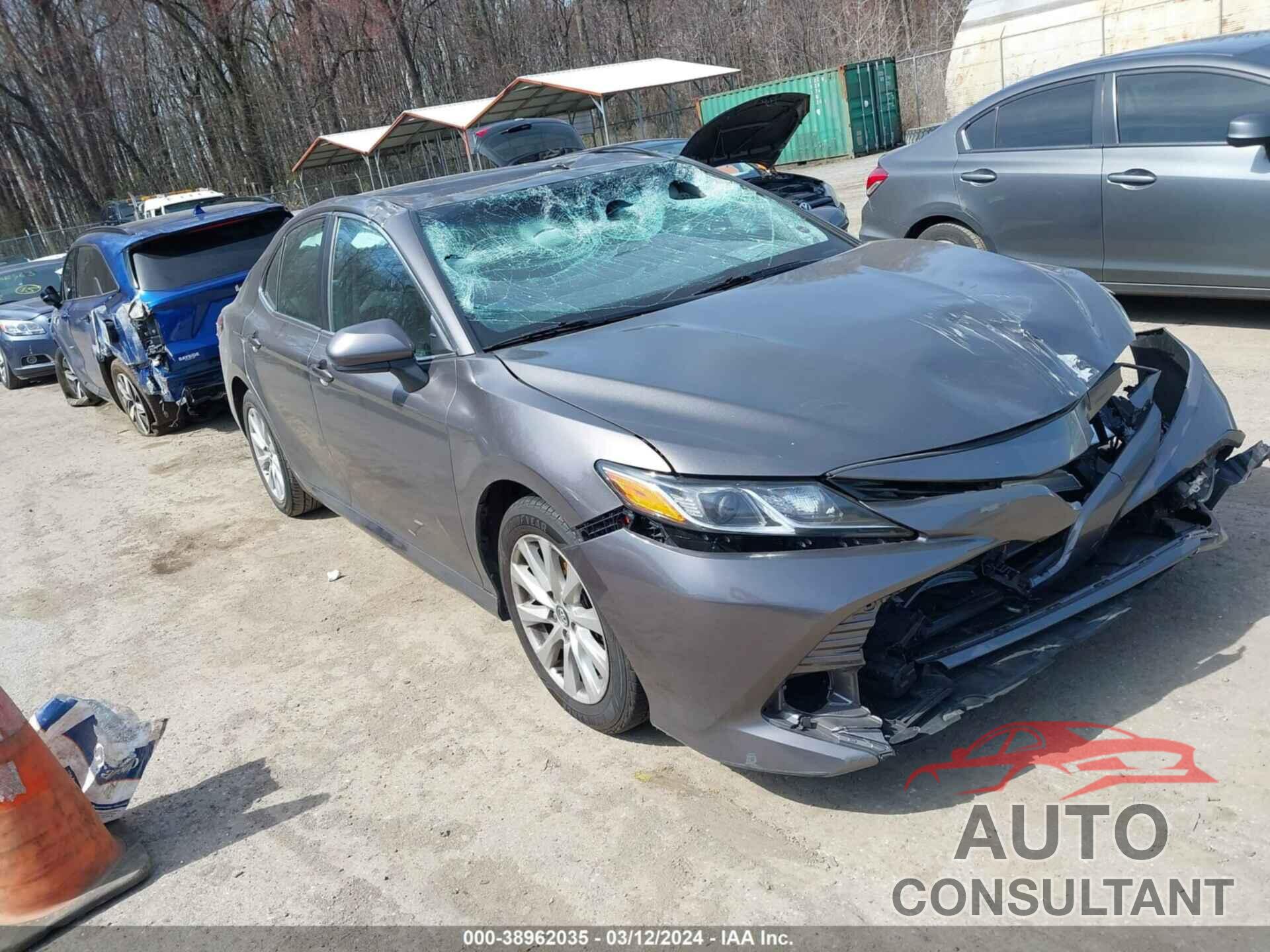 TOYOTA CAMRY 2018 - 4T1B11HK8JU102833