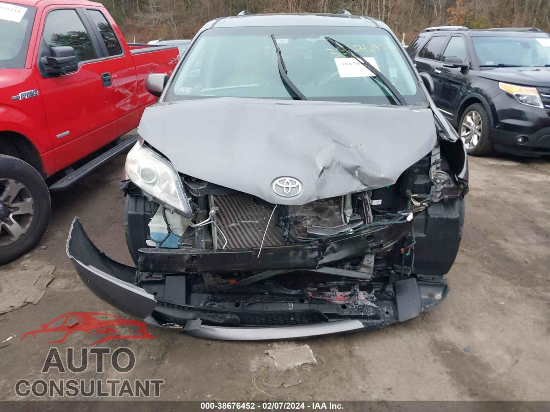 TOYOTA SIENNA 2013 - 5TDYK3DC8DS388715