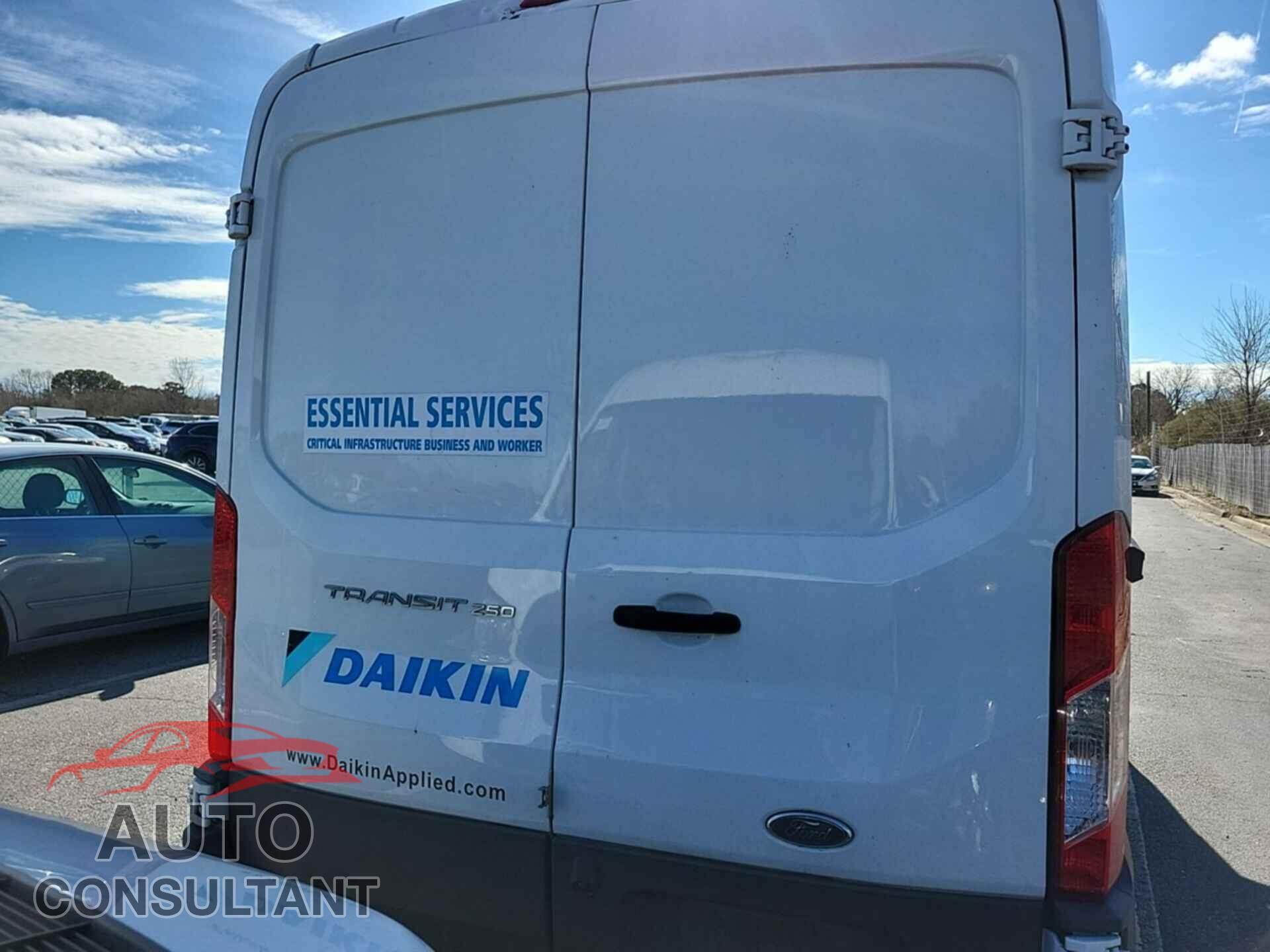 FORD TRANSIT 2017 - 1FTYR1DM1HKB48766