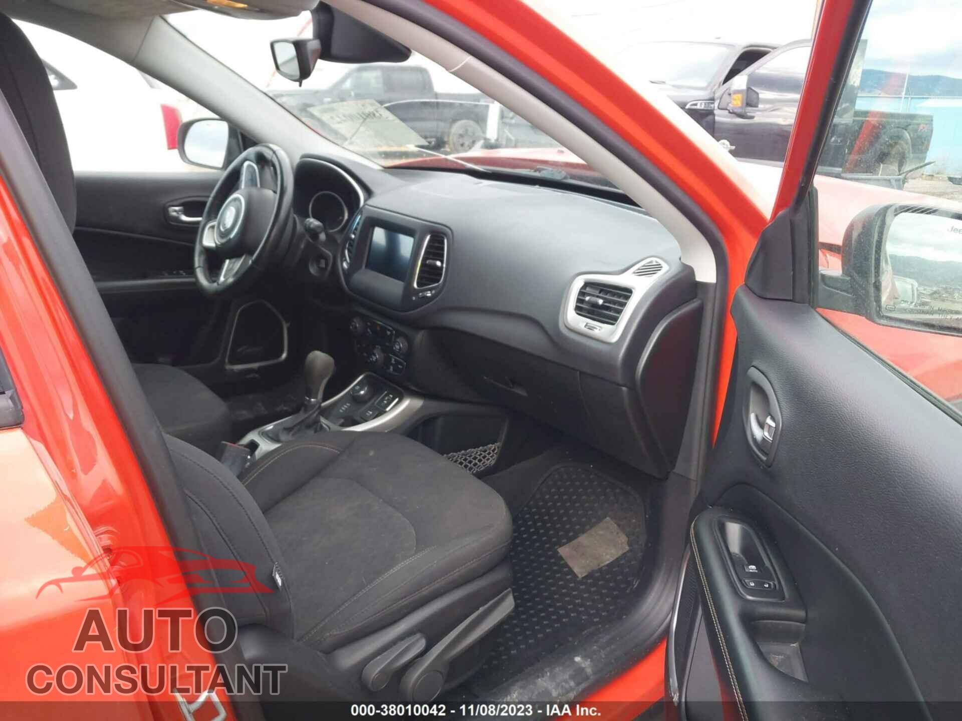 JEEP COMPASS 2018 - 3C4NJDAB3JT104321