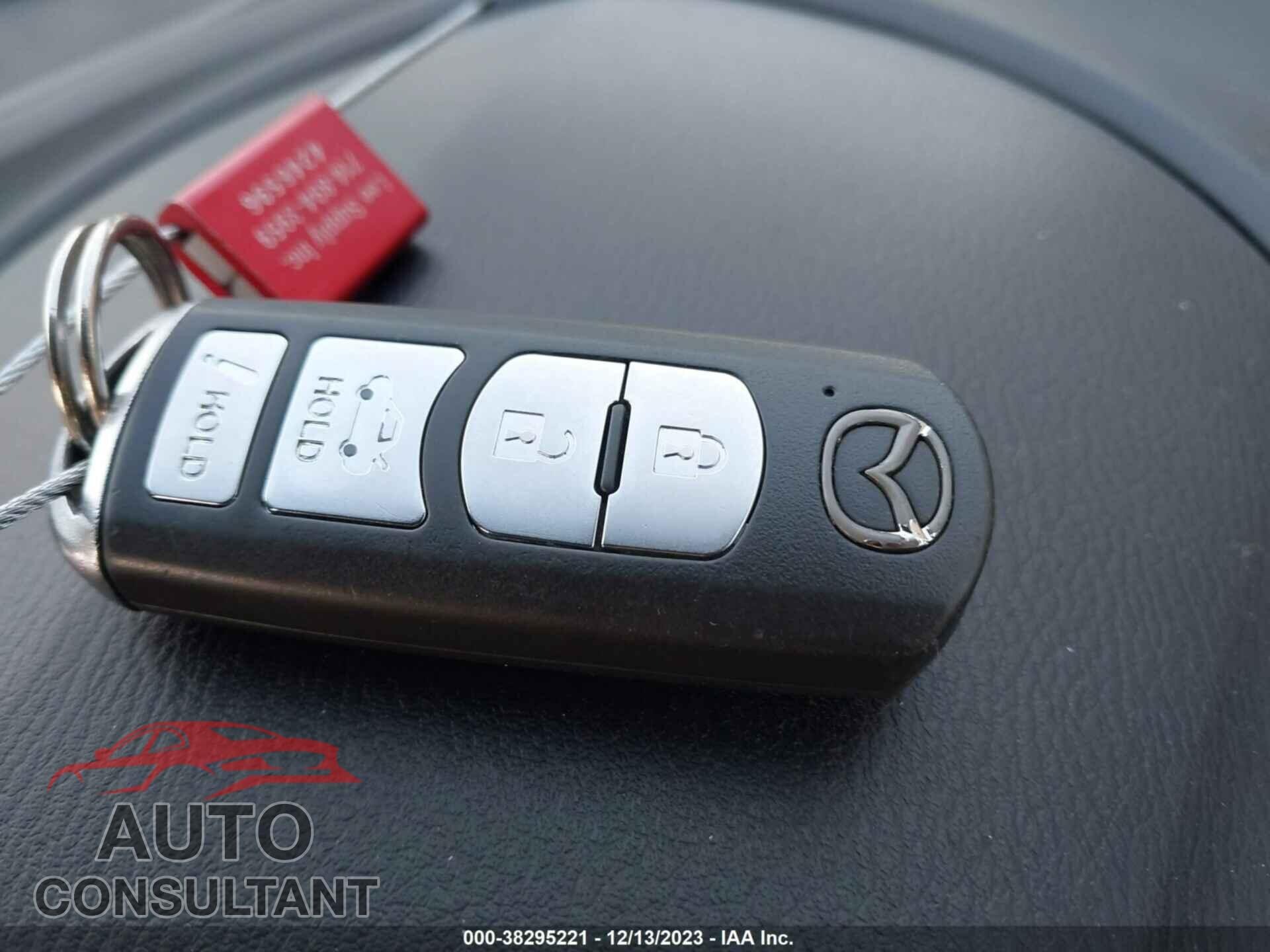 MAZDA 3 2017 - 3MZBN1U76HM109639