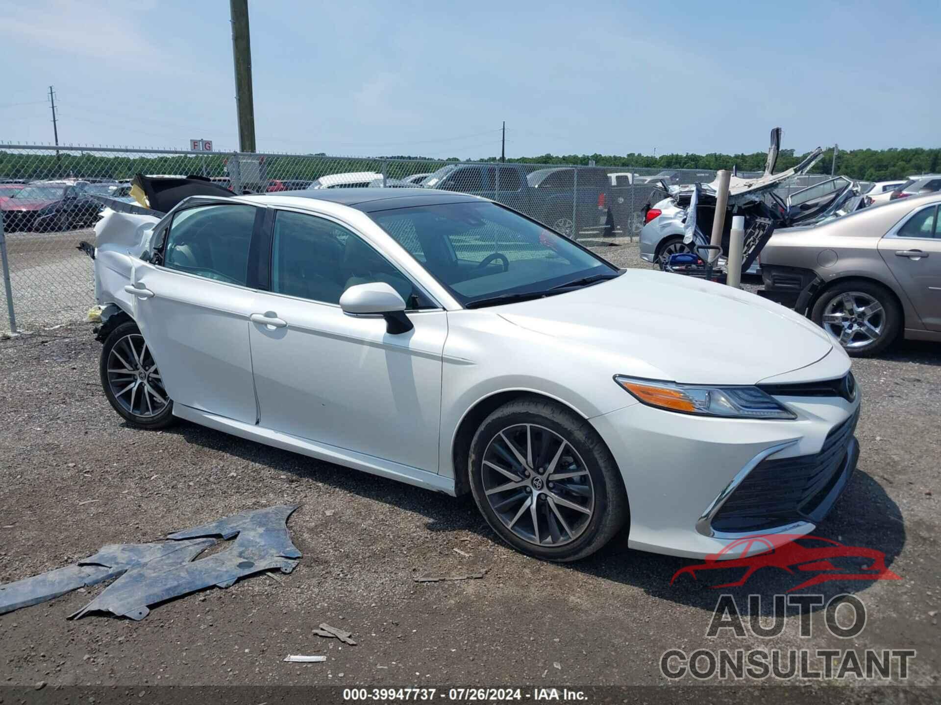 TOYOTA CAMRY 2022 - 4T1F11BK6NU050182