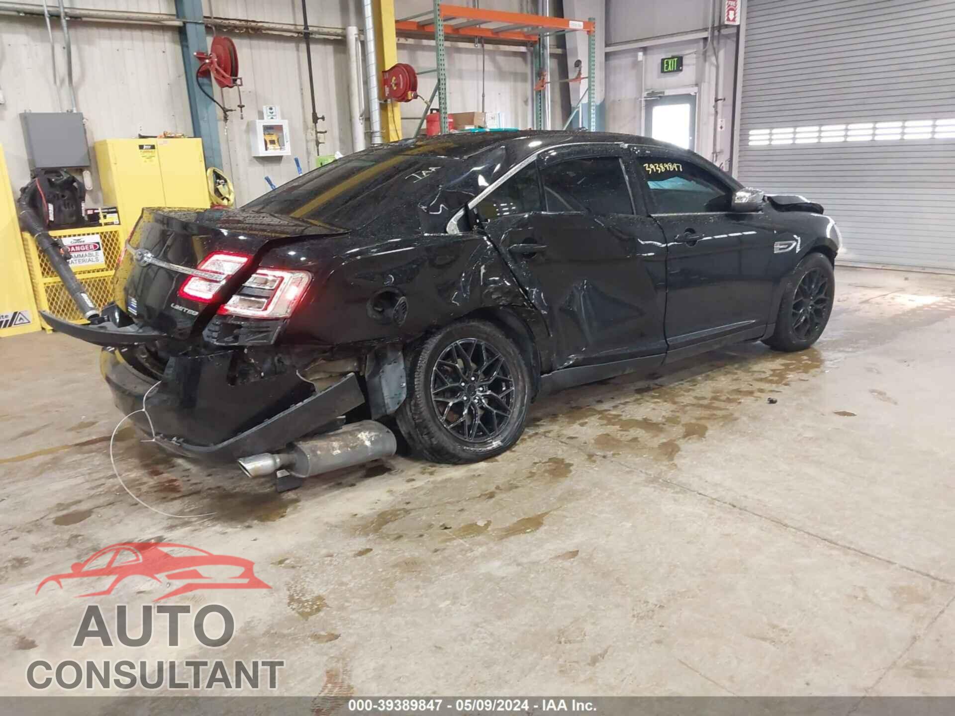 FORD TAURUS 2017 - 1FAHP2F83HG104112