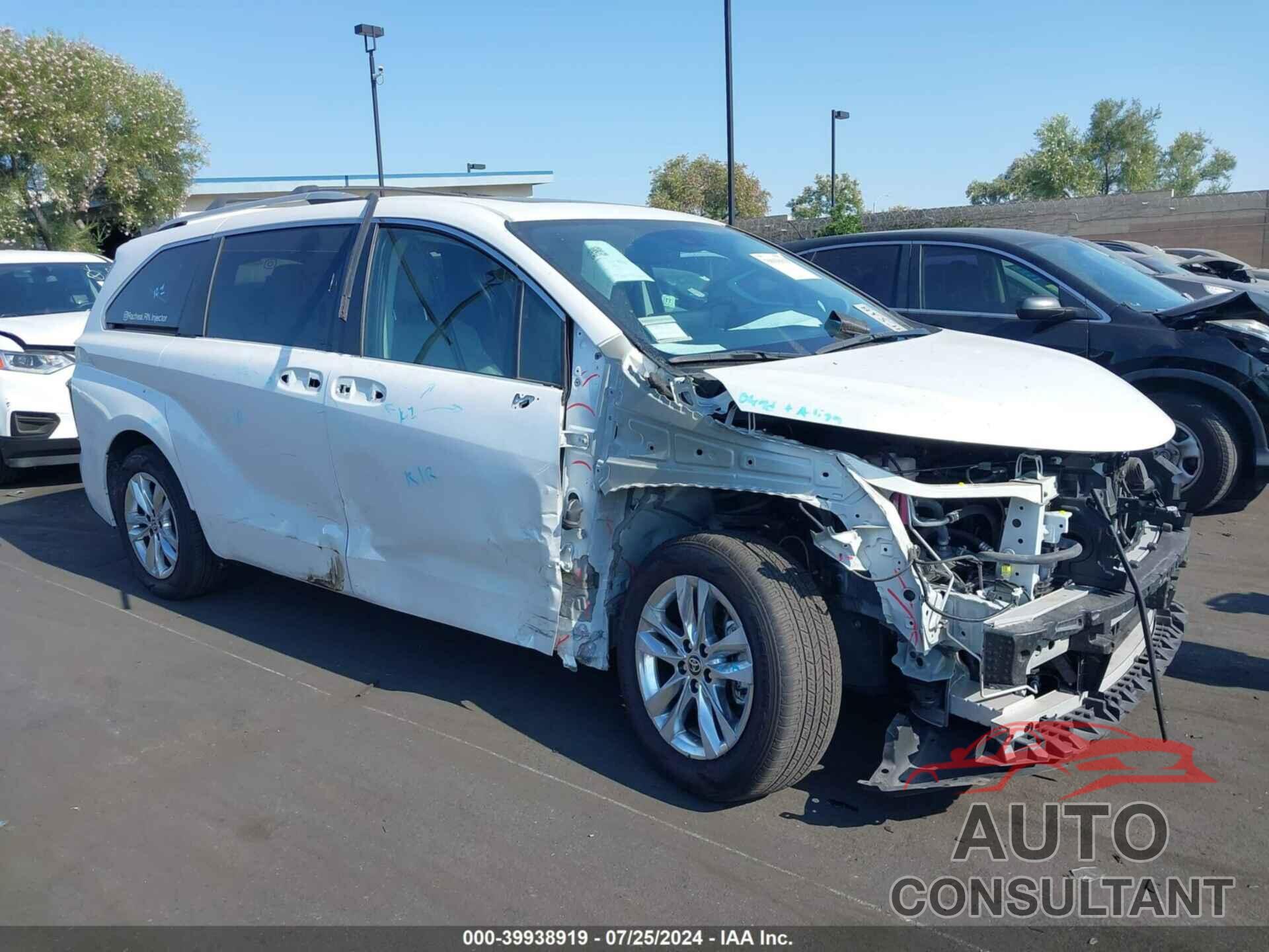 TOYOTA SIENNA 2022 - 5TDZRKECXNS074896