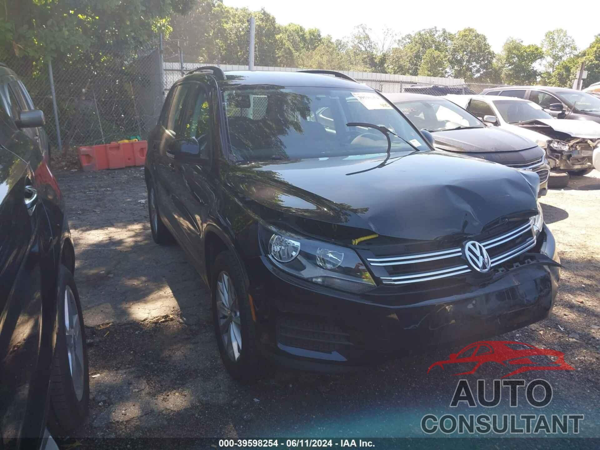 VOLKSWAGEN TIGUAN 2017 - WVGAV7AX4HK045156