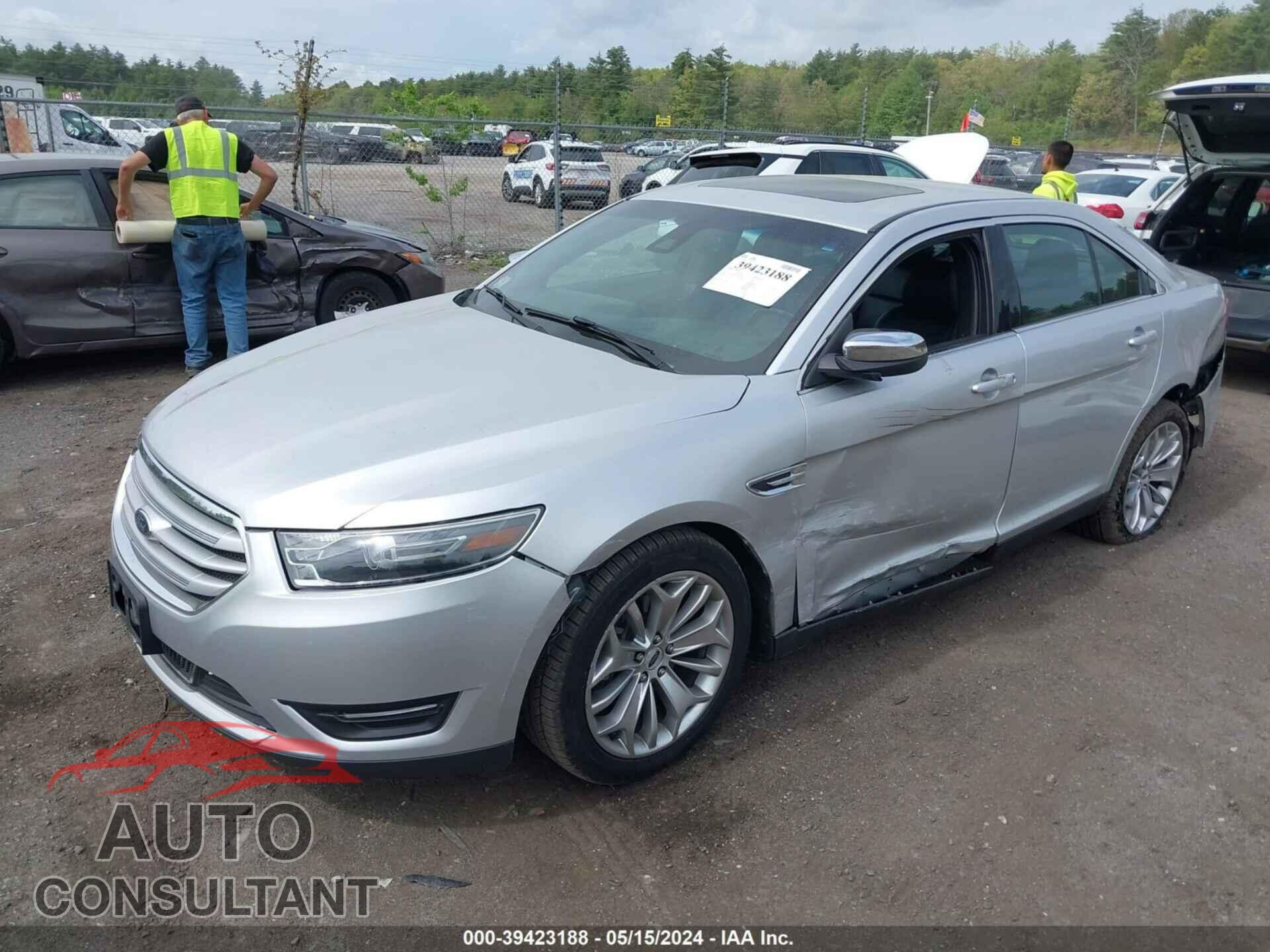 FORD TAURUS 2017 - 1FAHP2F82HG102206