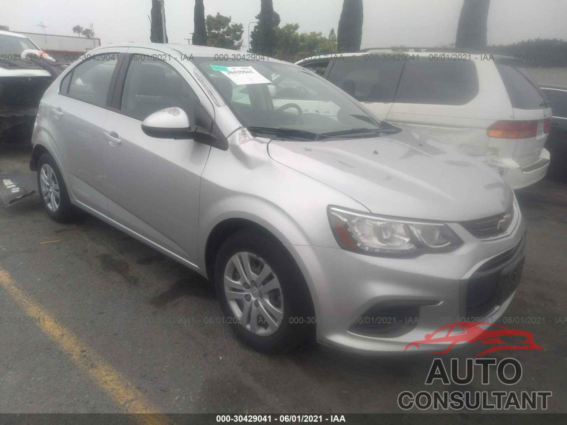 CHEVROLET SONIC 2018 - 1G1JB5SH7J4104373