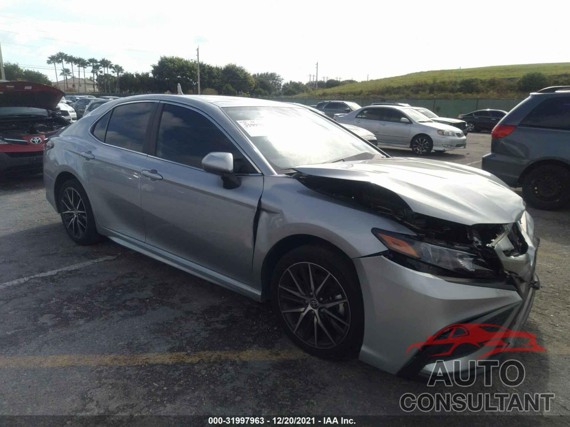TOYOTA CAMRY 2021 - 4T1G11AK5MU568787