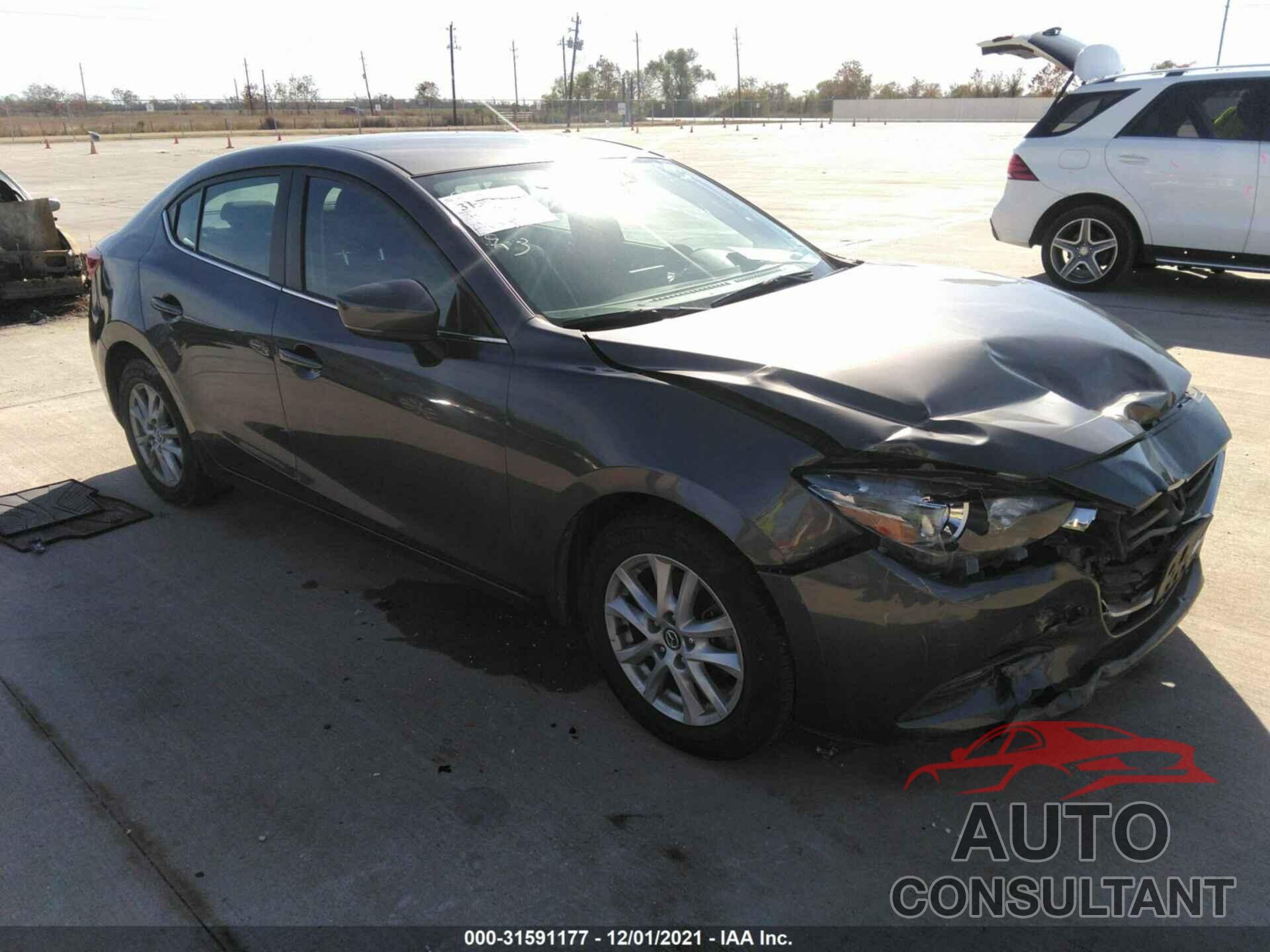 MAZDA MAZDA3 4-DOOR 2018 - 3MZBN1U71JM197652