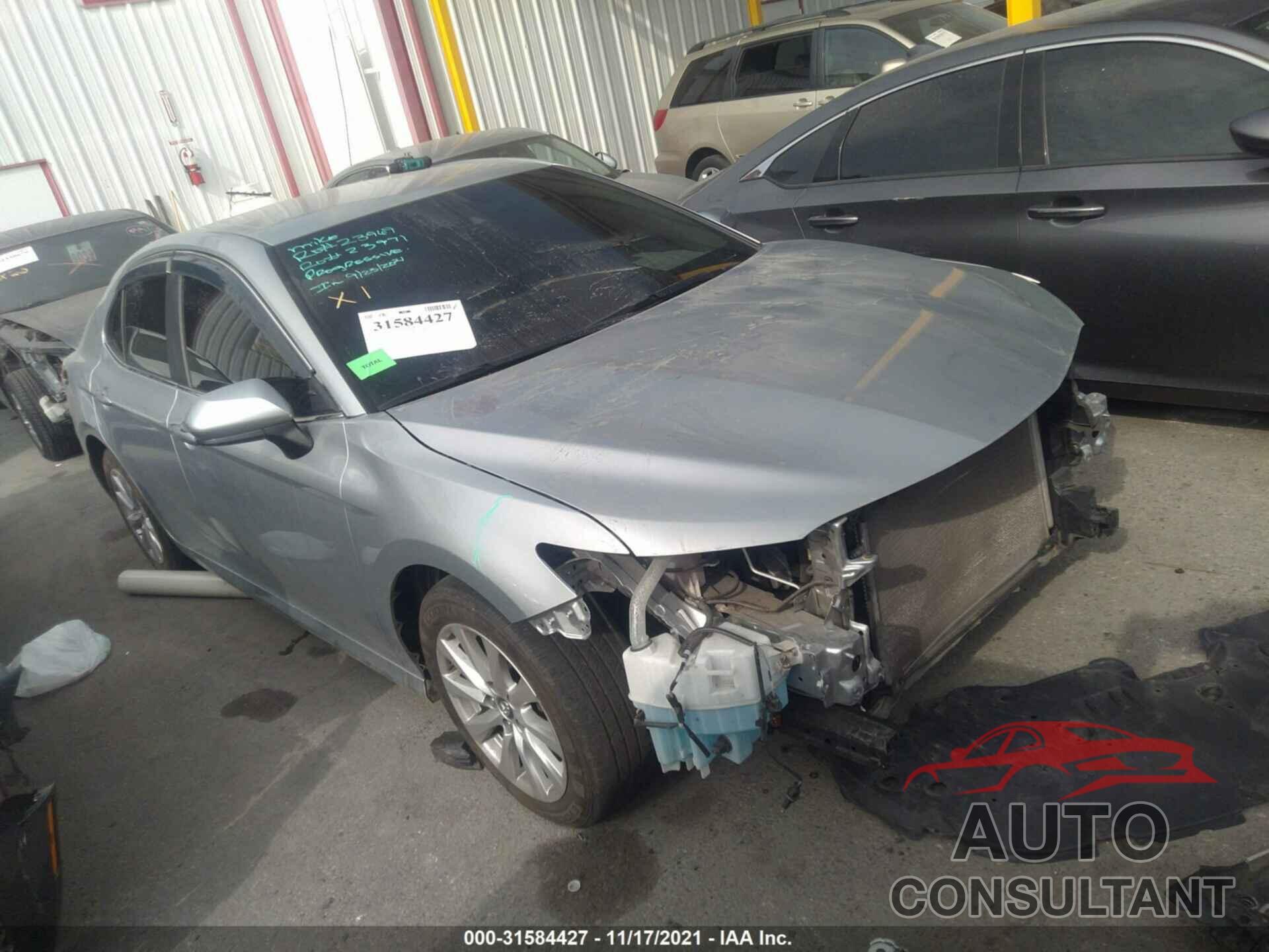 TOYOTA CAMRY 2018 - 4T1B11HK0JU003813
