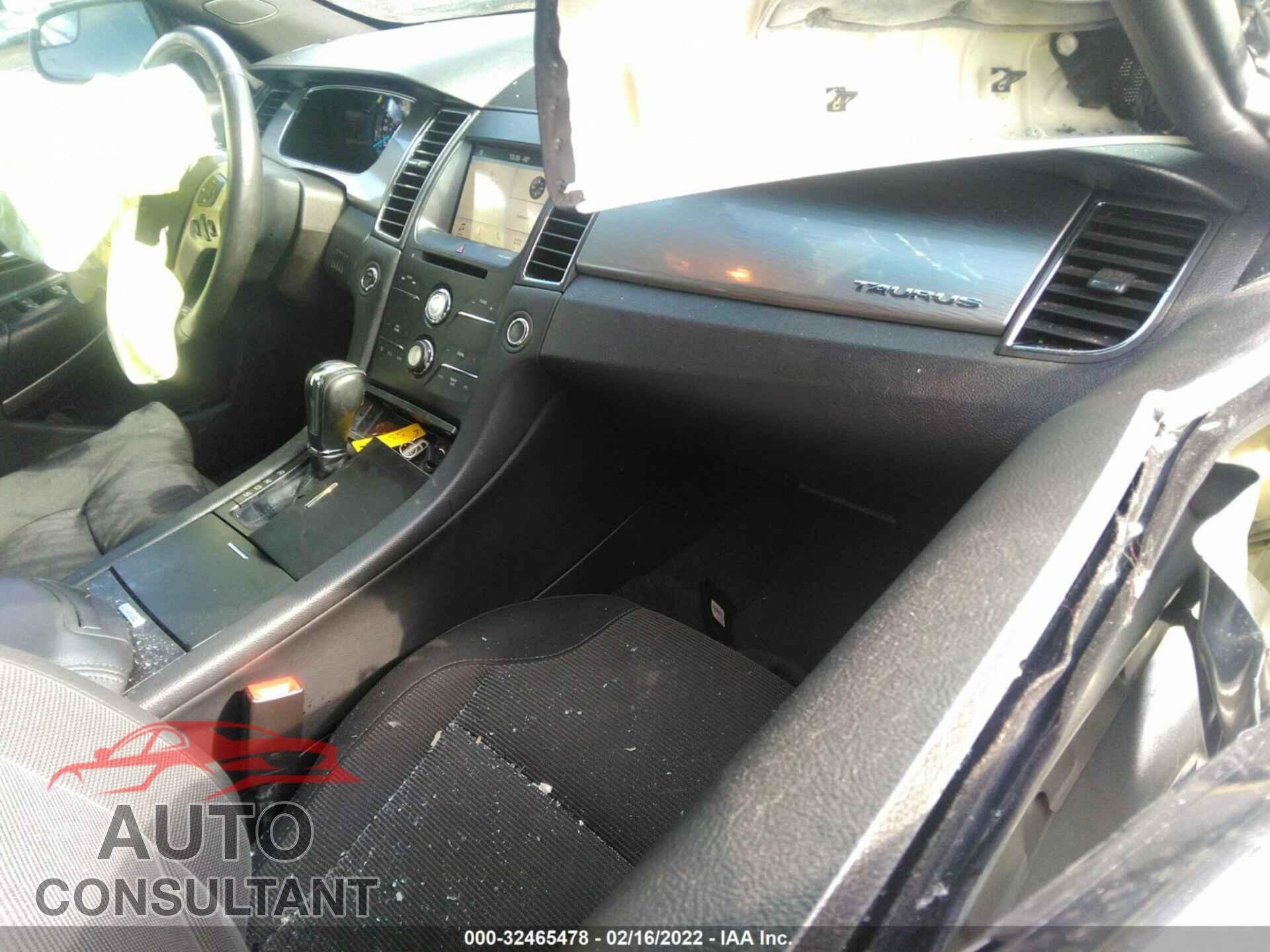 FORD TAURUS 2017 - 1FAHP2E87HG128155