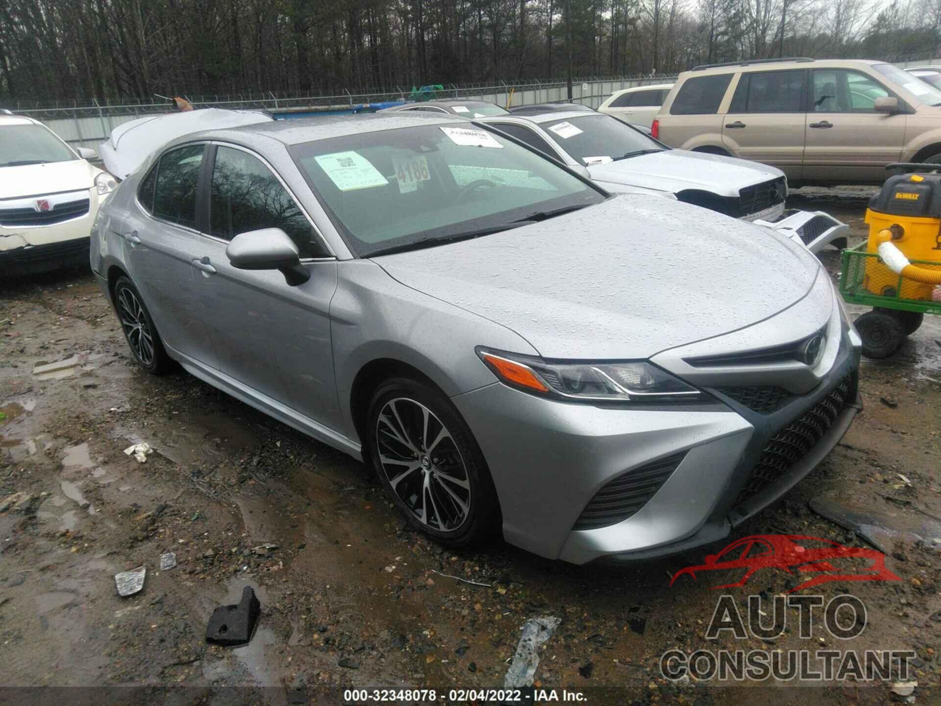 TOYOTA CAMRY 2018 - 4T1B11HK0JU611556