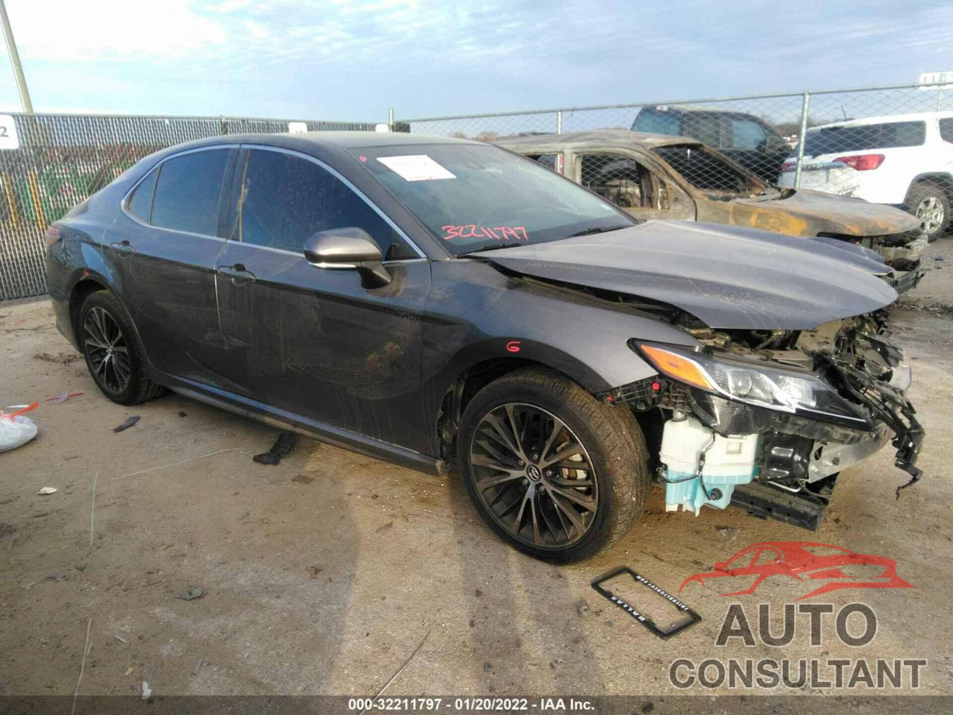 TOYOTA CAMRY 2018 - 4T1B11HK0JU049609