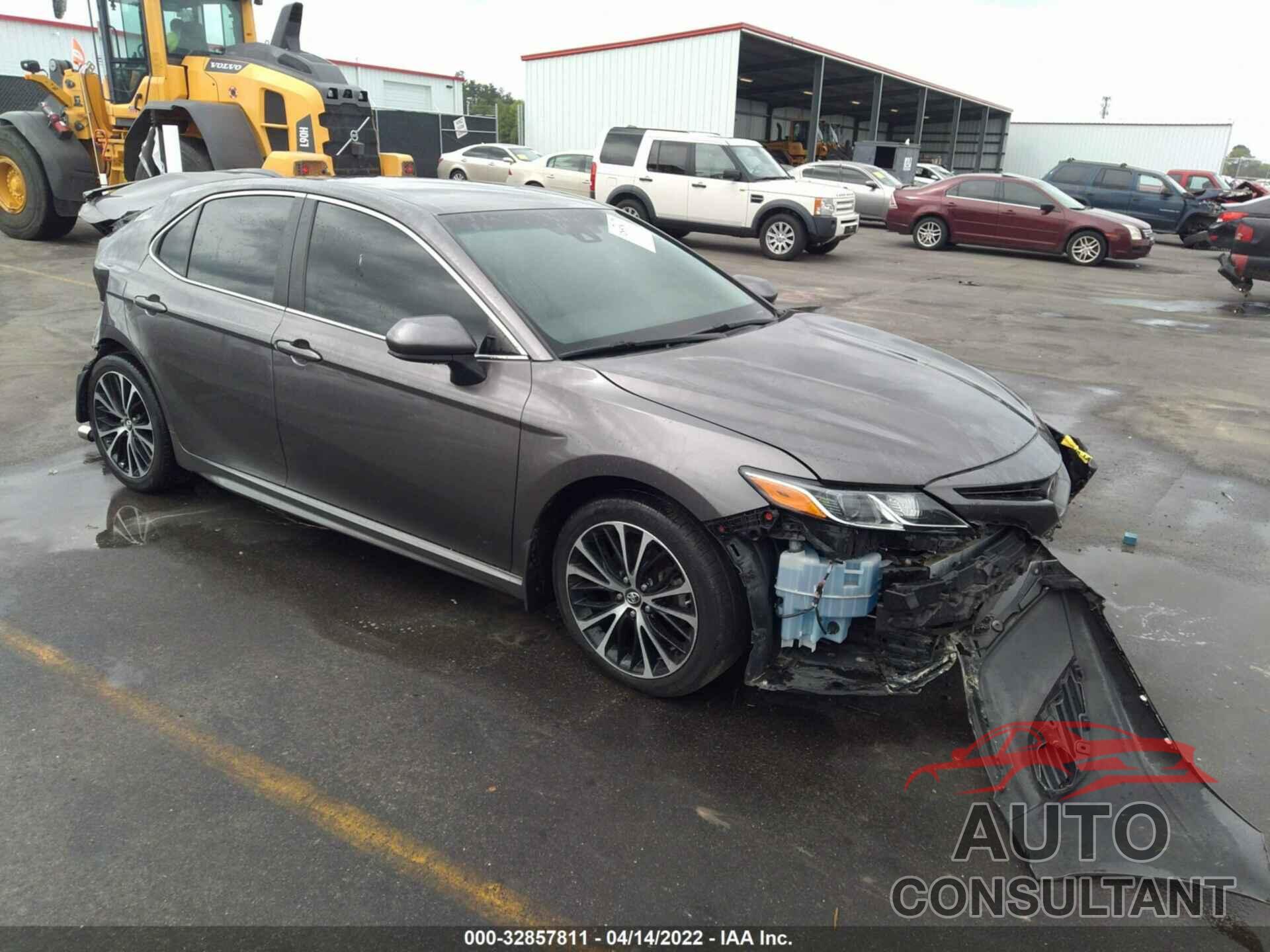 TOYOTA CAMRY 2018 - 4T1B11HK4JU617554