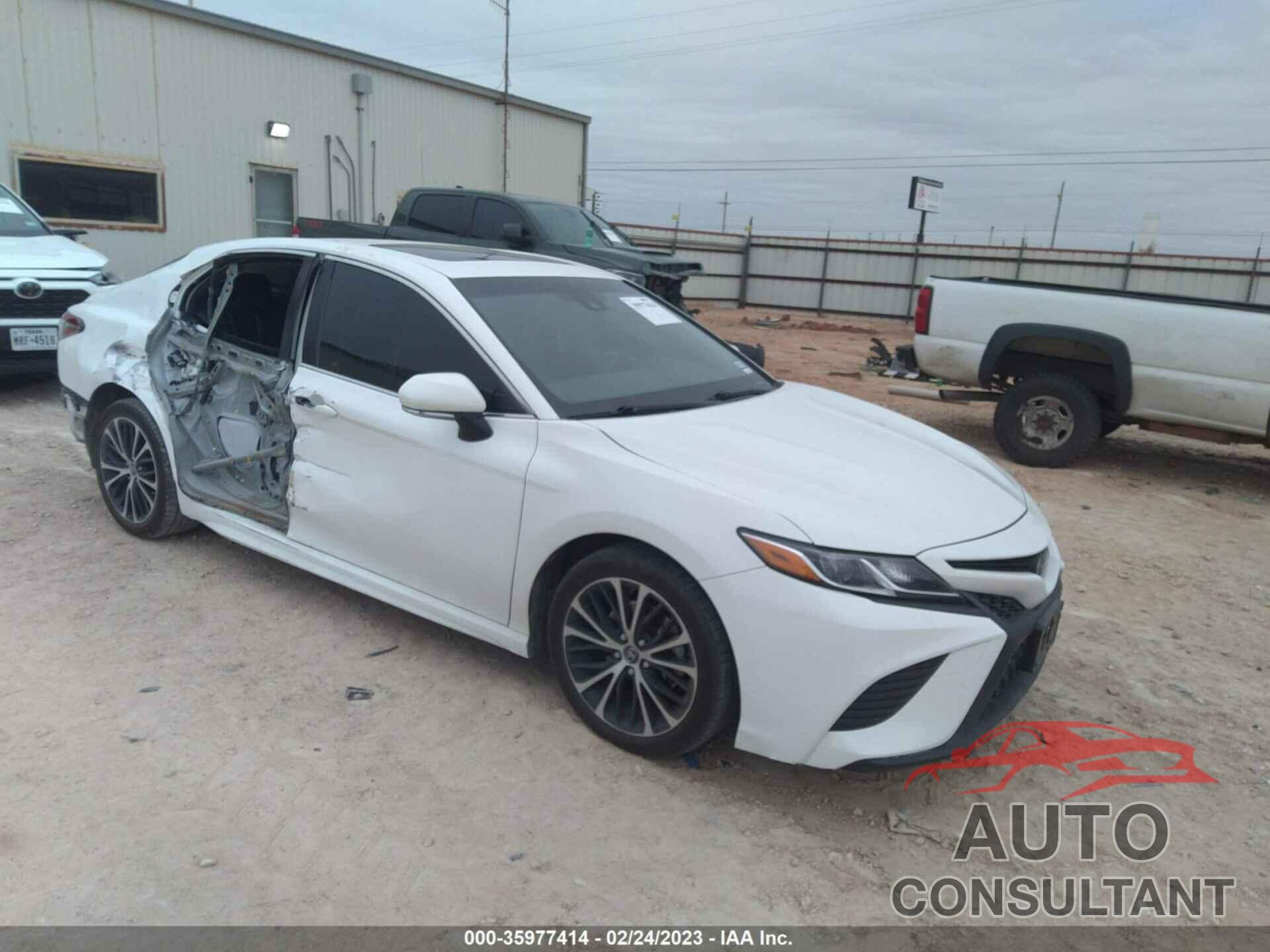TOYOTA CAMRY 2018 - JTNB11HK1J3001185