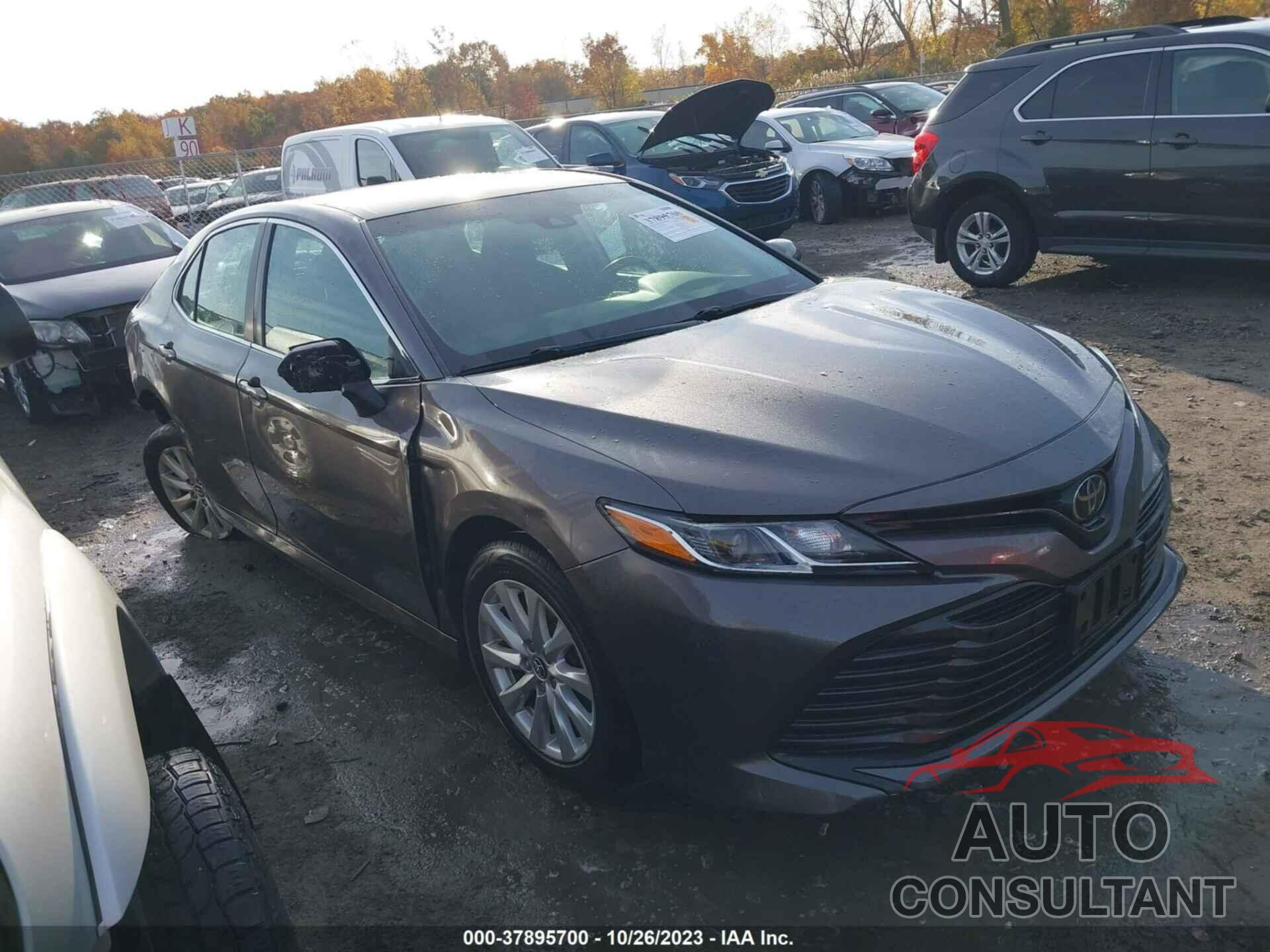 TOYOTA CAMRY 2018 - 4T1B11HK6JU032197