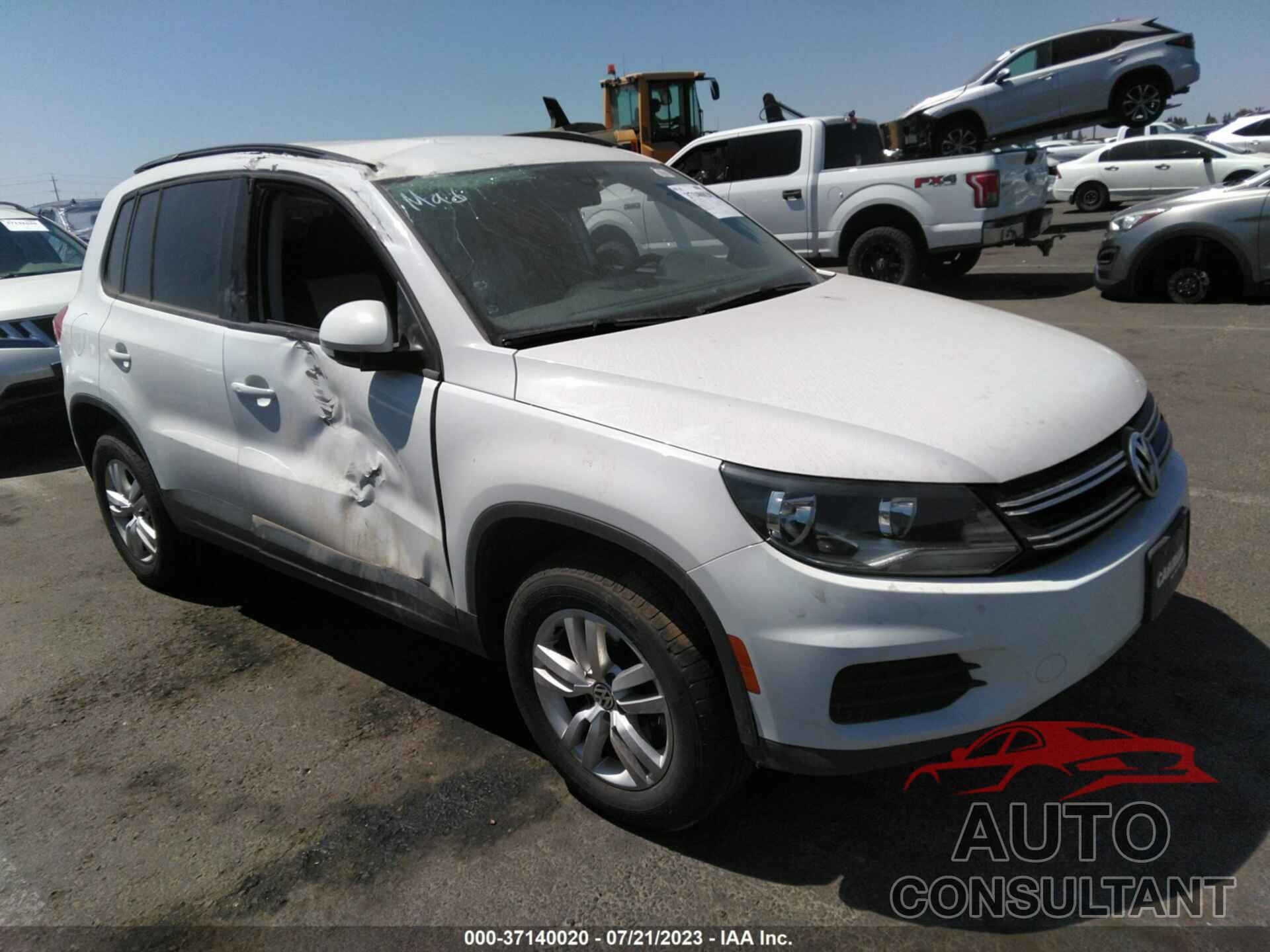 VOLKSWAGEN TIGUAN 2017 - WVGBV7AX3HK015621