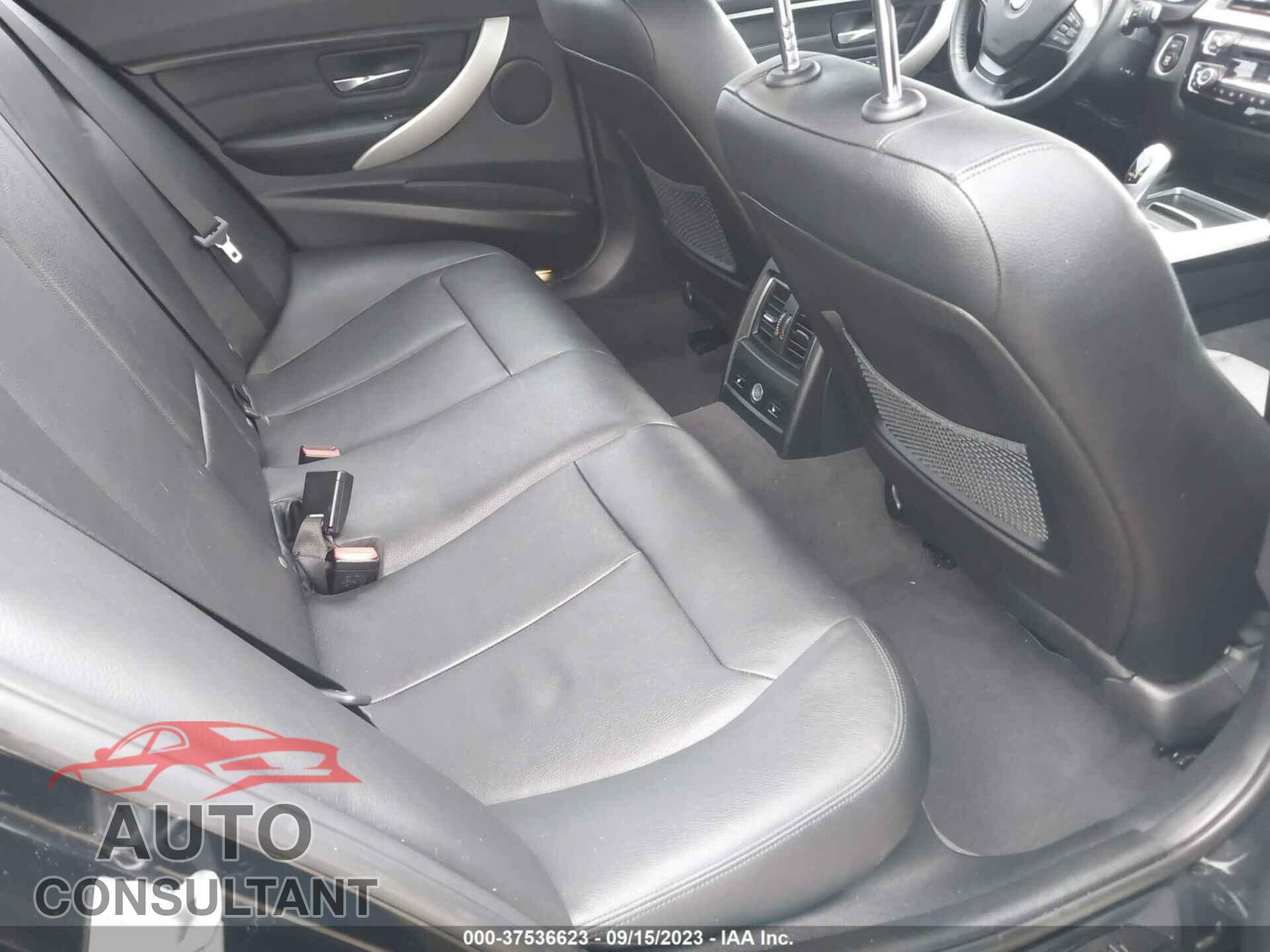 BMW 320I 2016 - WBA8E5G59GNU22197