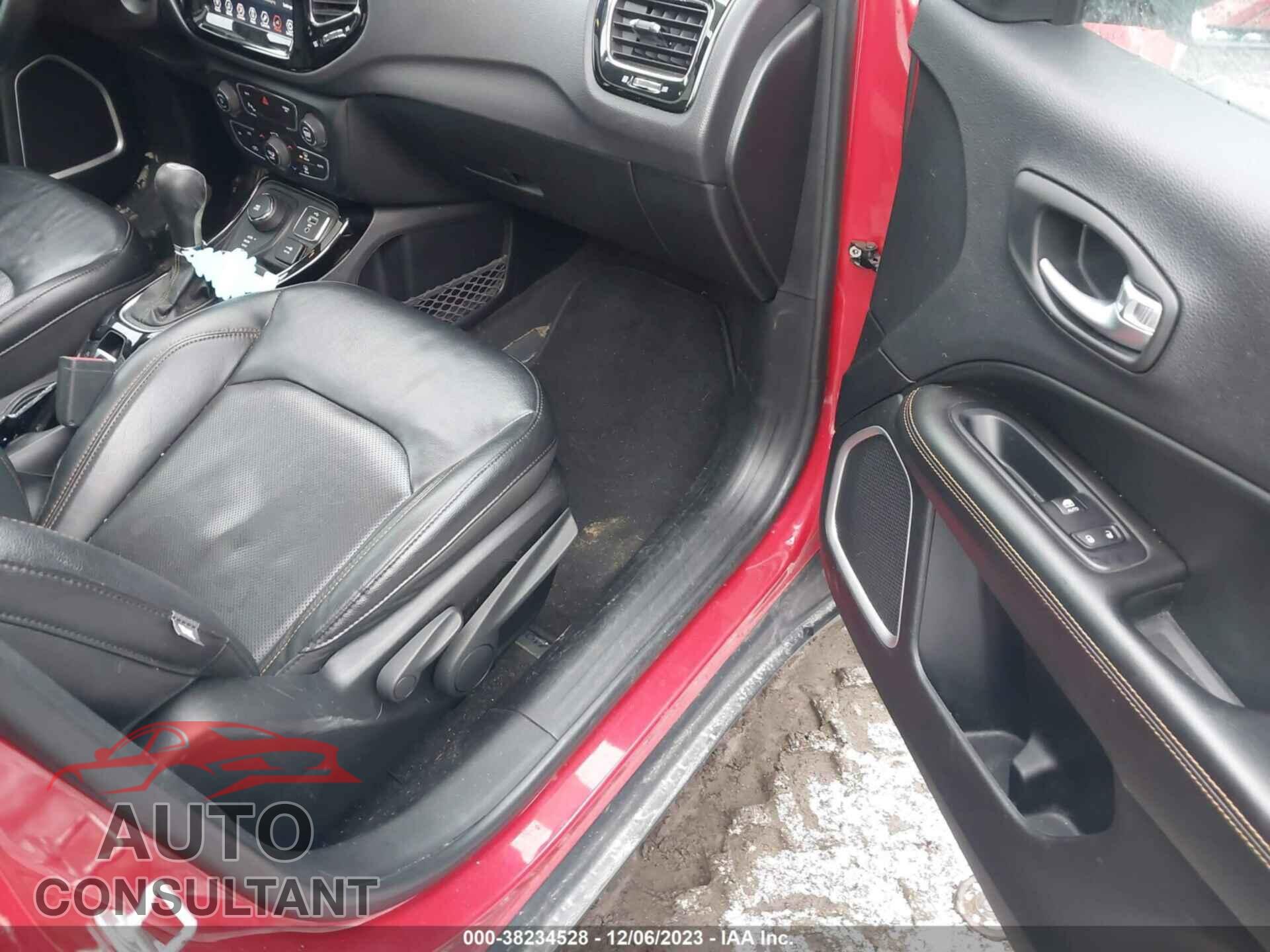 JEEP COMPASS 2018 - 3C4NJDCB9JT435353