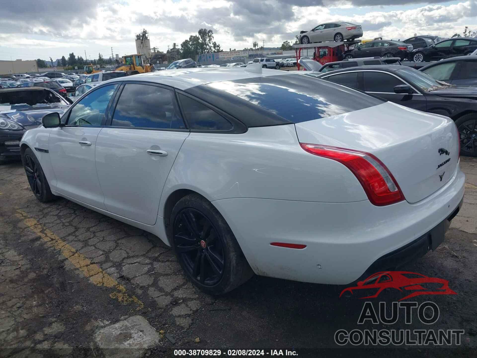 JAGUAR XJ 2016 - SAJWA2G78G8V99264