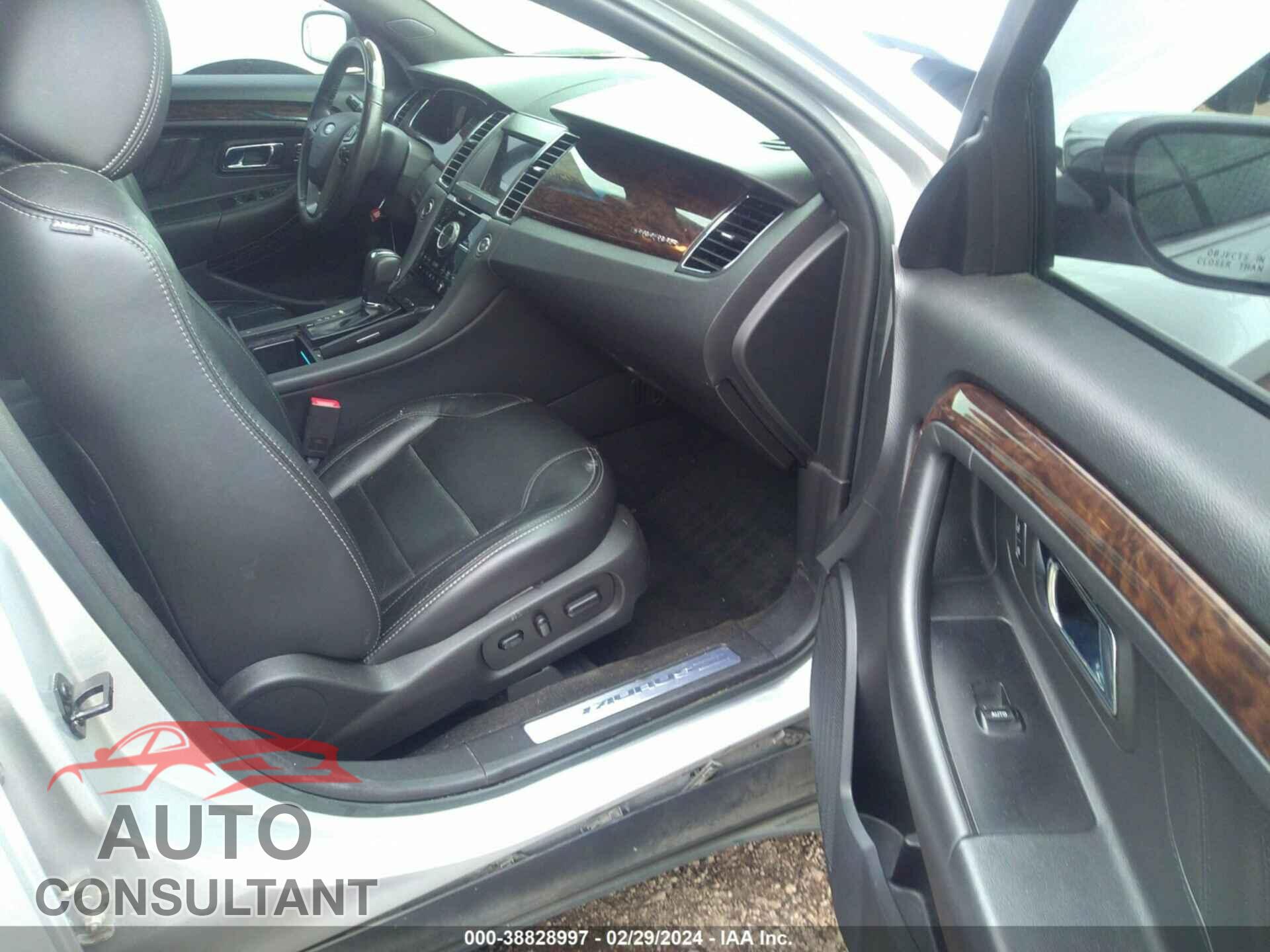 FORD TAURUS 2017 - 1FAHP2F86HG117825