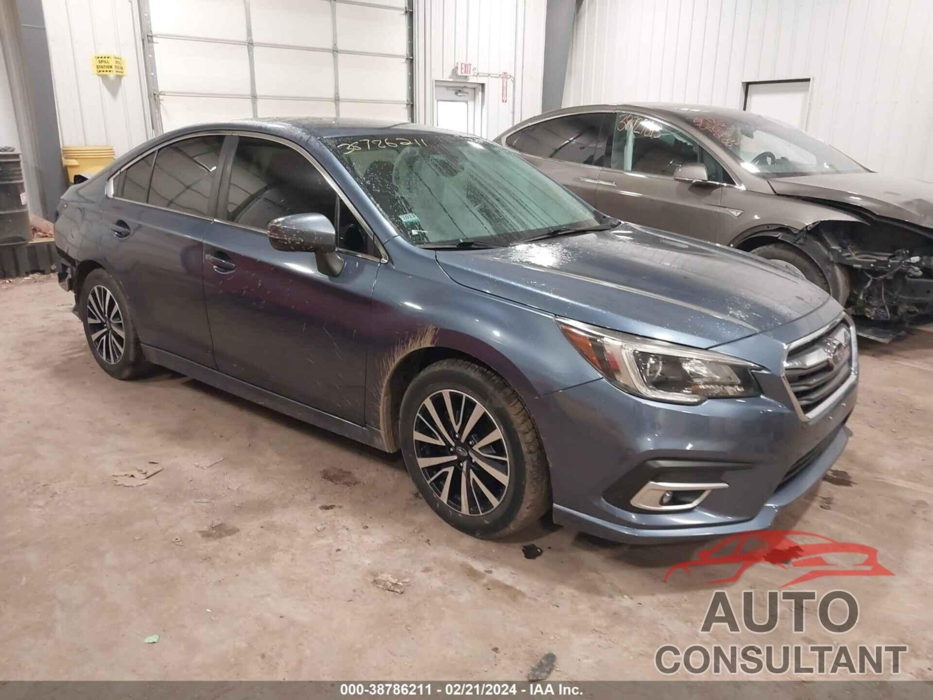 SUBARU LEGACY 2018 - 4S3BNAF67J3029619